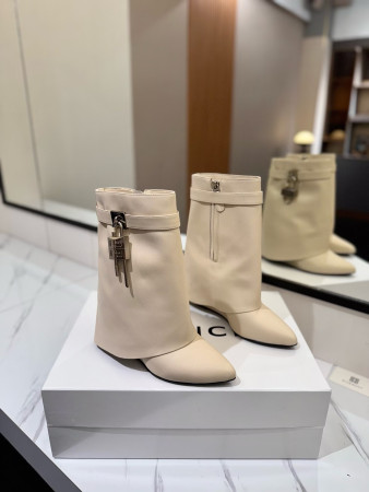 ua G1uenchy boots