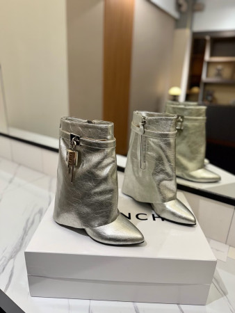ua G1uenchy boots