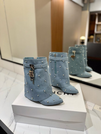 ua G1uenchy boots
