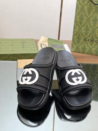 ua G*u*i interlocking g slide sandal