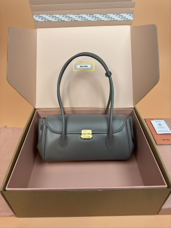 M1v M1v leather shoulder bag 15x28x11cm