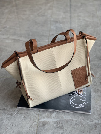 L0ew* cushion tot canvas and calfskin 35x27x19cm