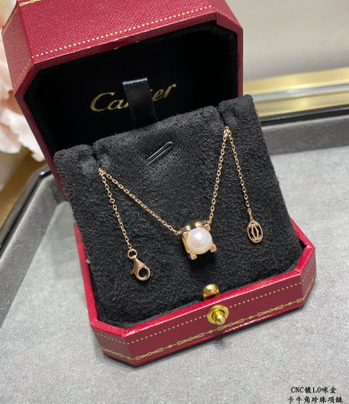 Ca*t*er horn pearl necklace