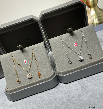 Mes1kaa heart-shaped necklace