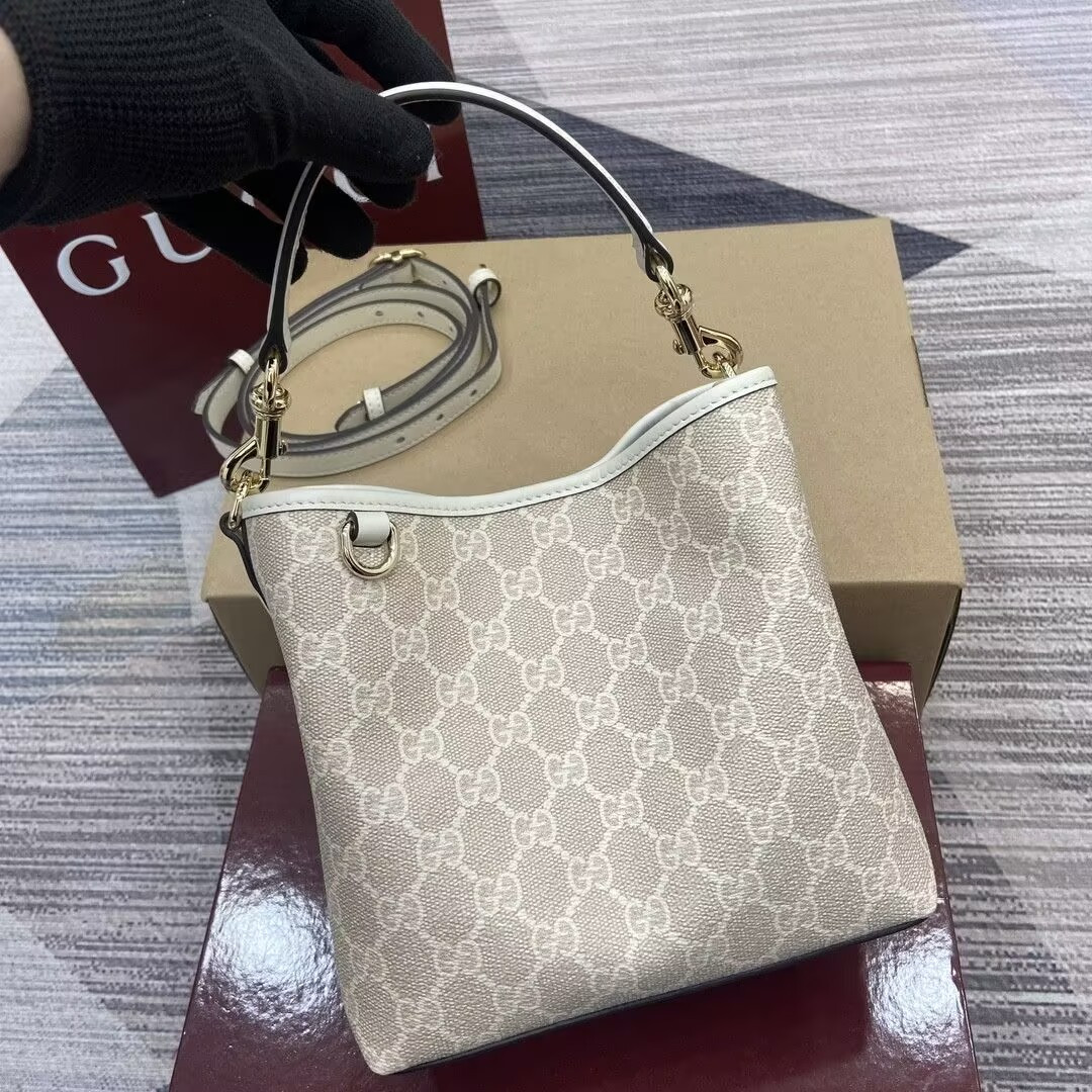 G*u*i mini emblem 19x18x11cm