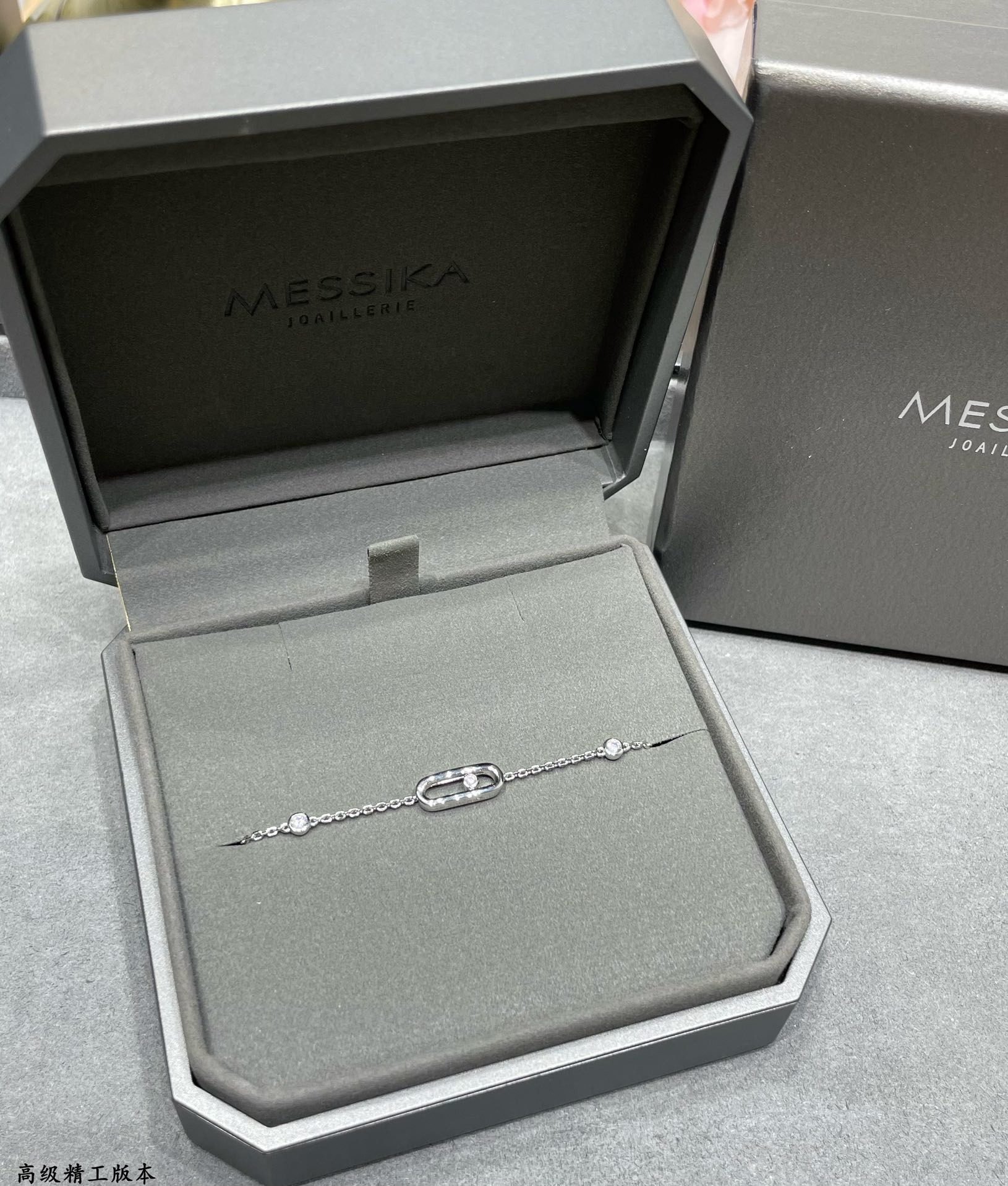 Mes1kaa polished single di*m*nd moving bracelet