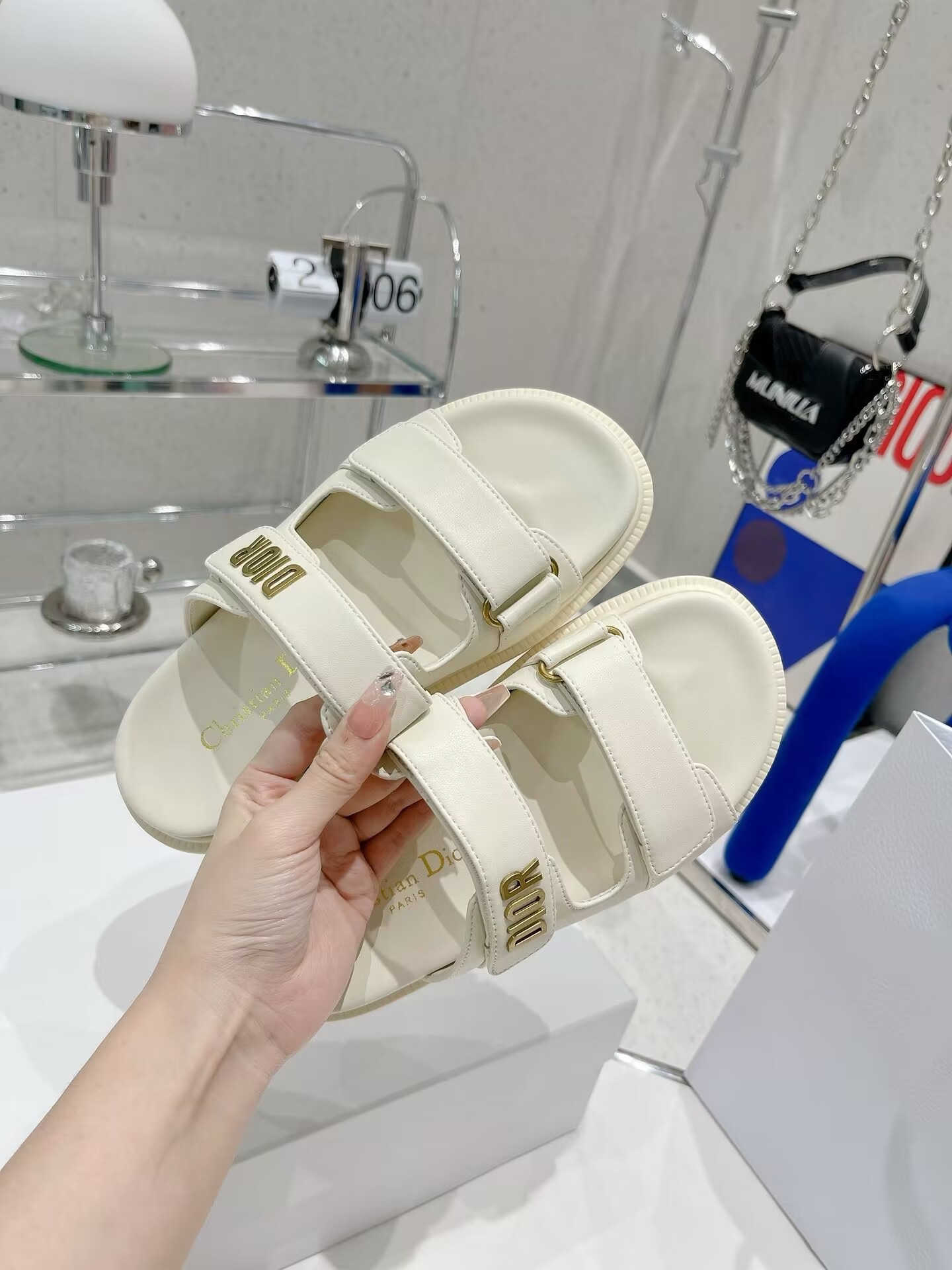 ua D*or D*oract sandal white