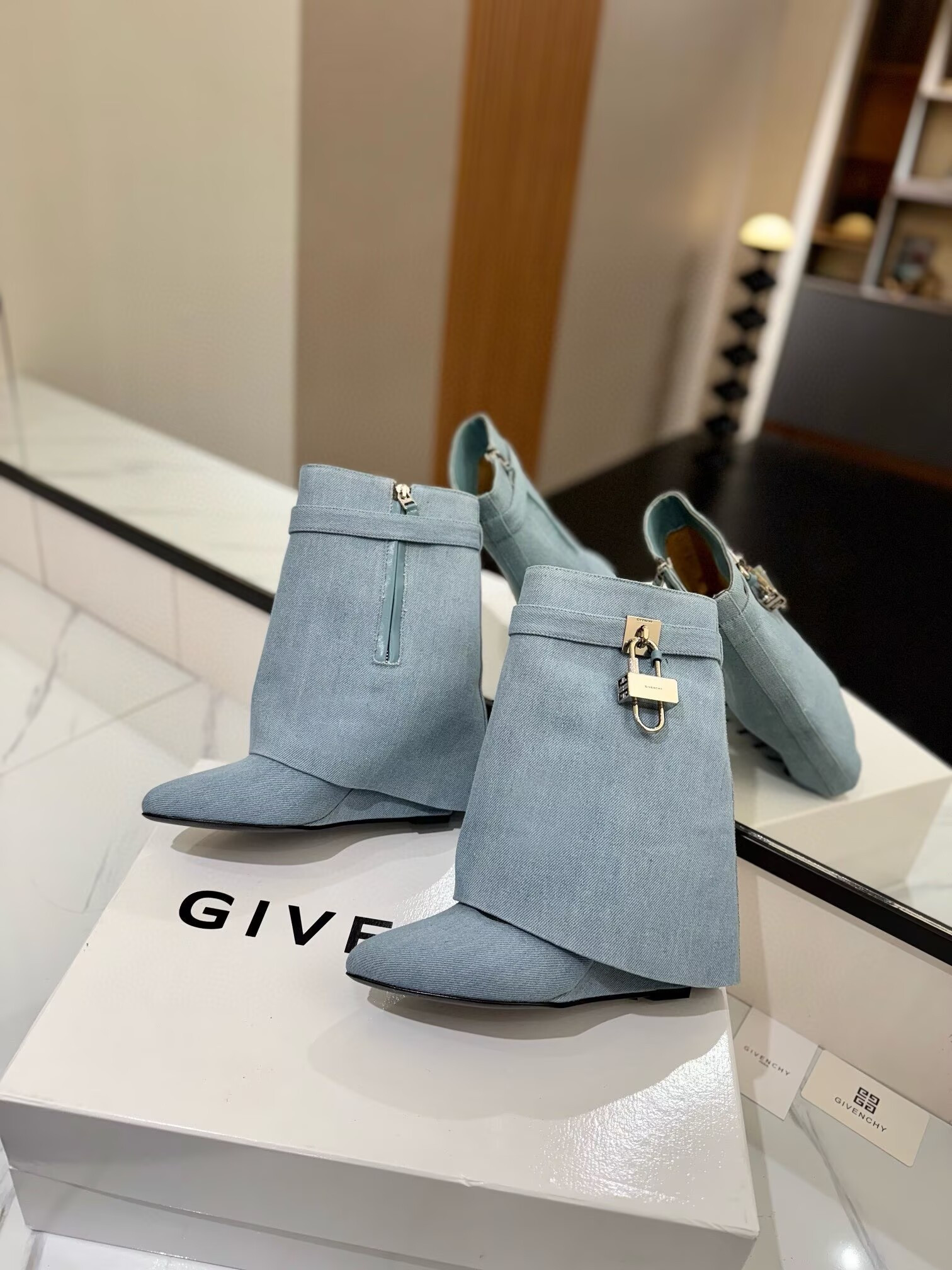 ua G1uenchy boots