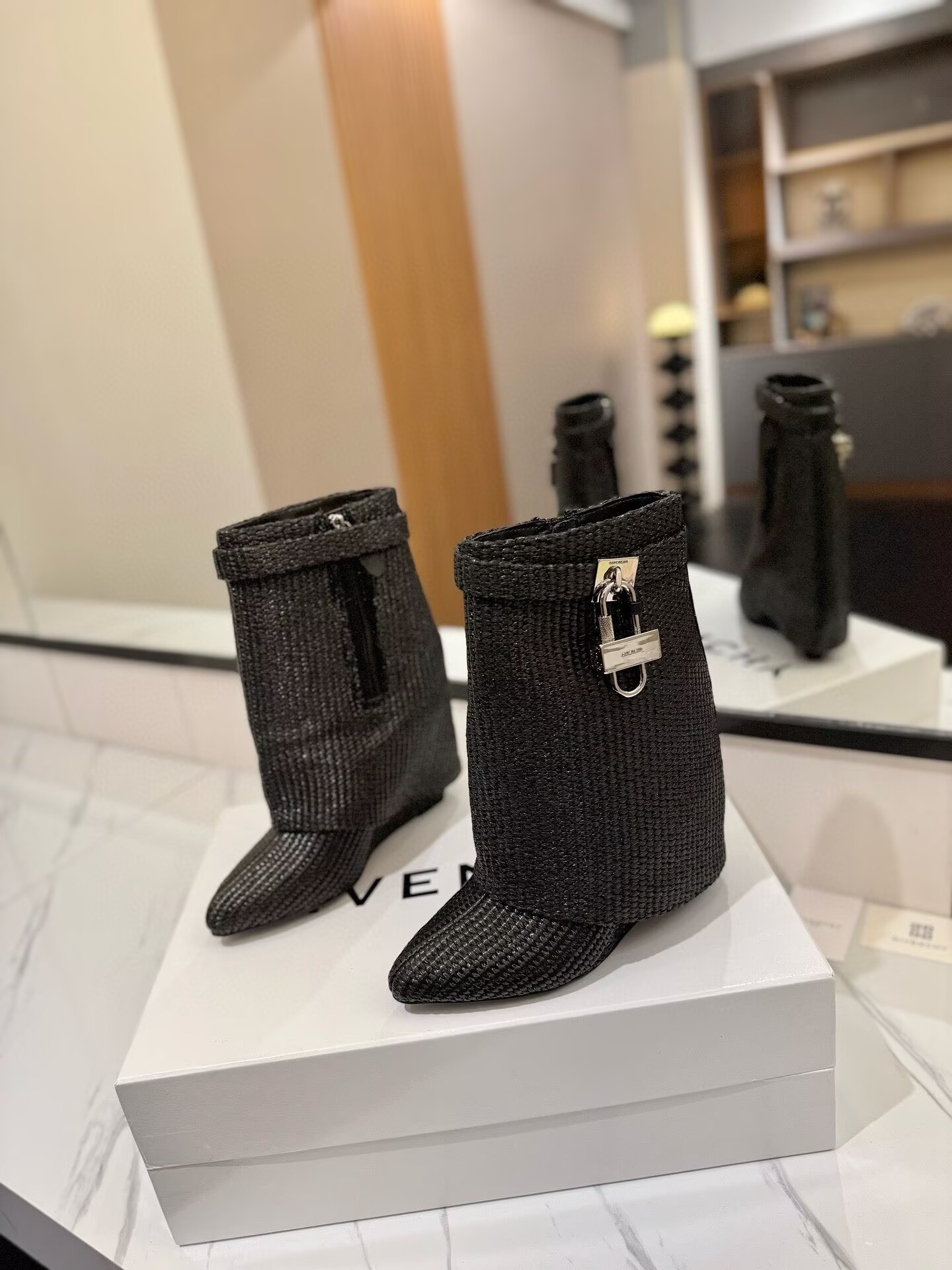 ua G1uenchy boots