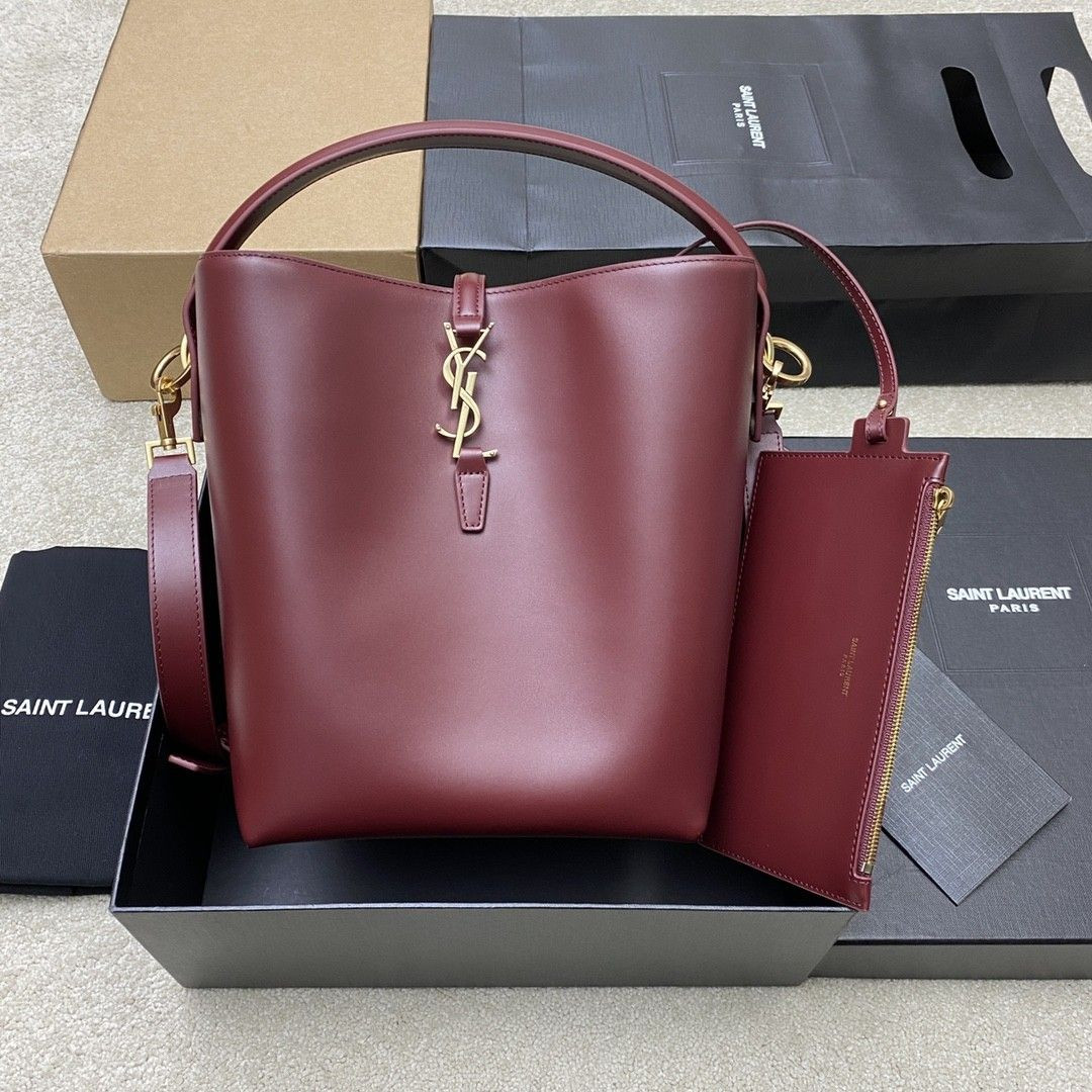 Y*L le 37 in shiny leather 26x20x12cm