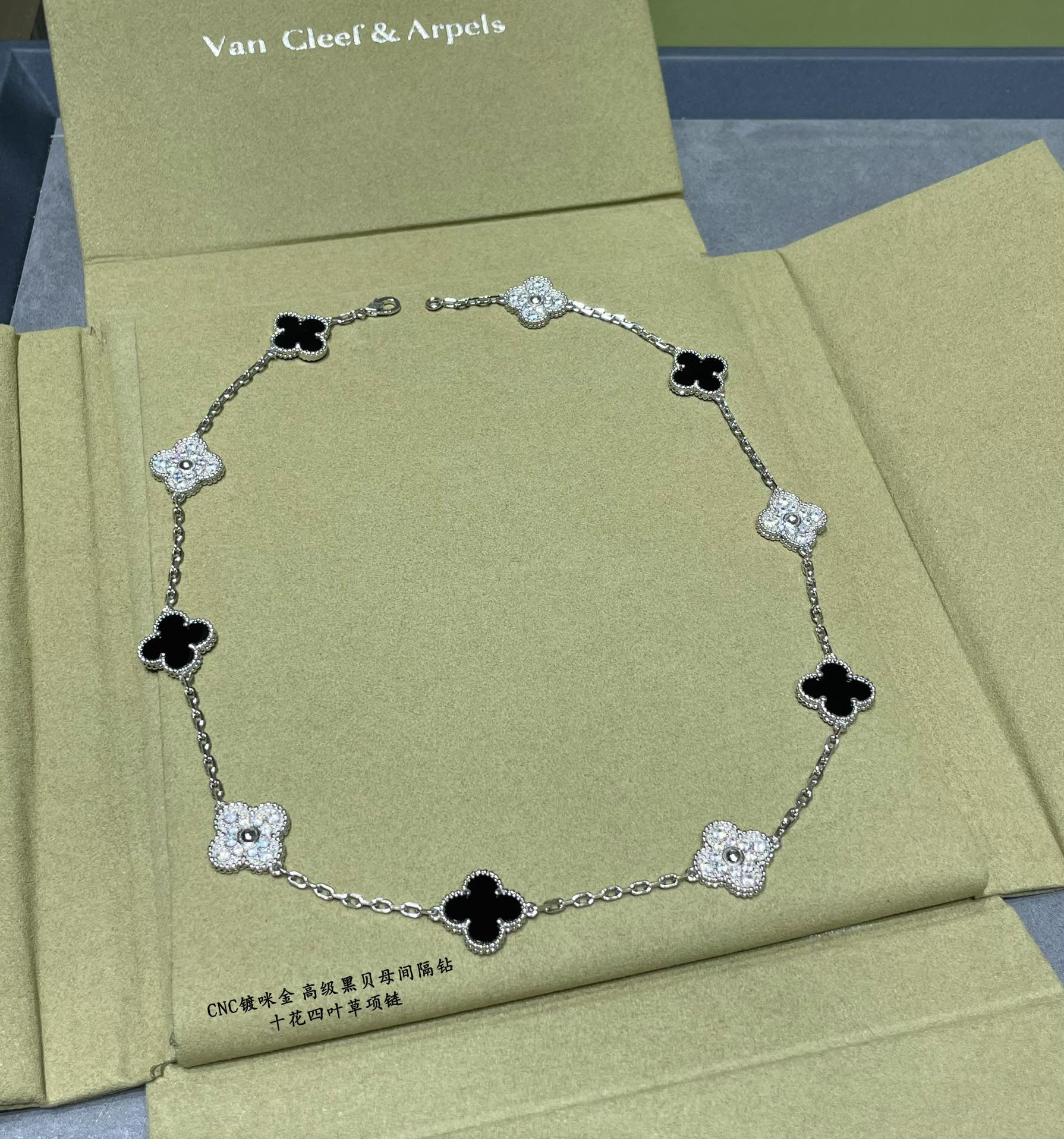 v*n cl*f & arpels high-grade black shell interval Di*m*nd ten flower four-leaf clover necklace