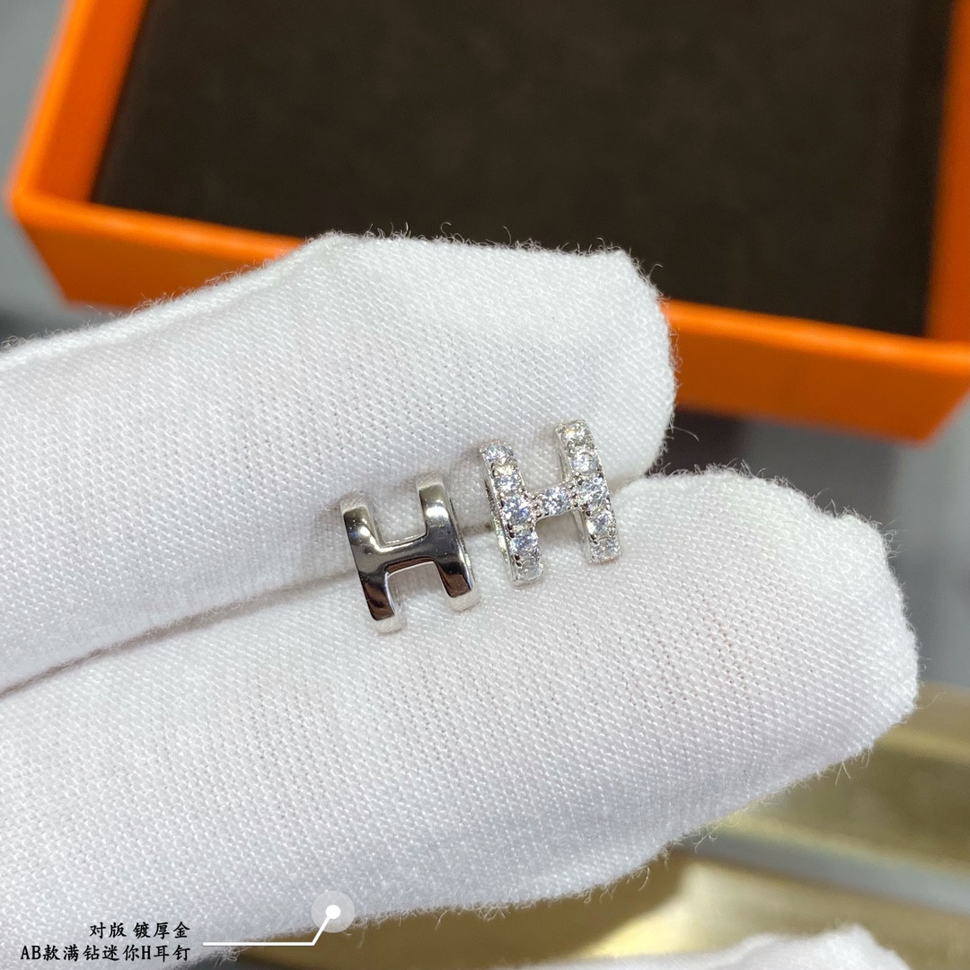 H**me5 ab style fully di*m*nd-encrusted h stud earrings
