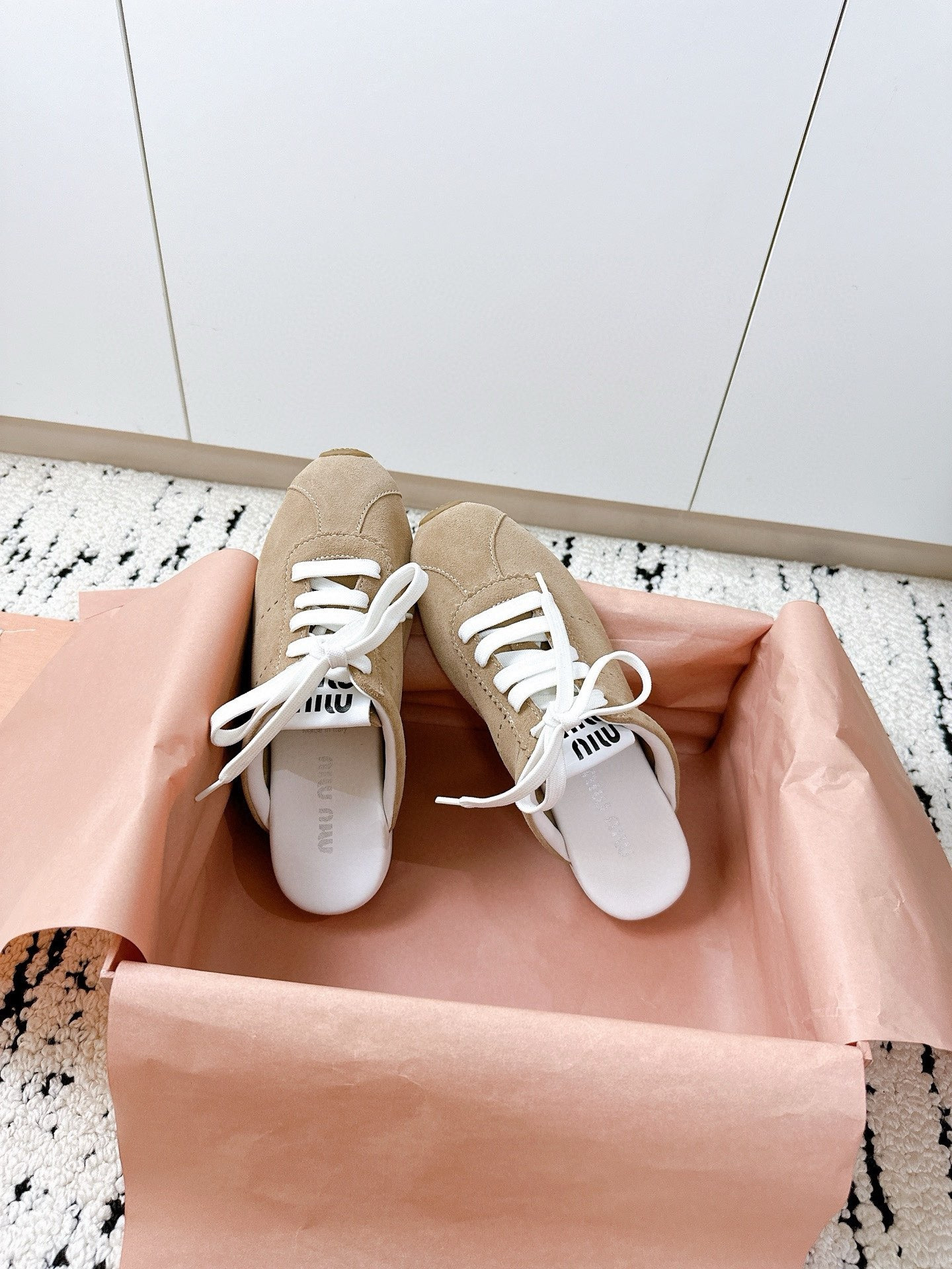 ua M1v M1v plume suede mules