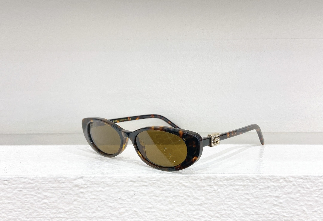 G*u*i glasses gg 1680s 52-17-140