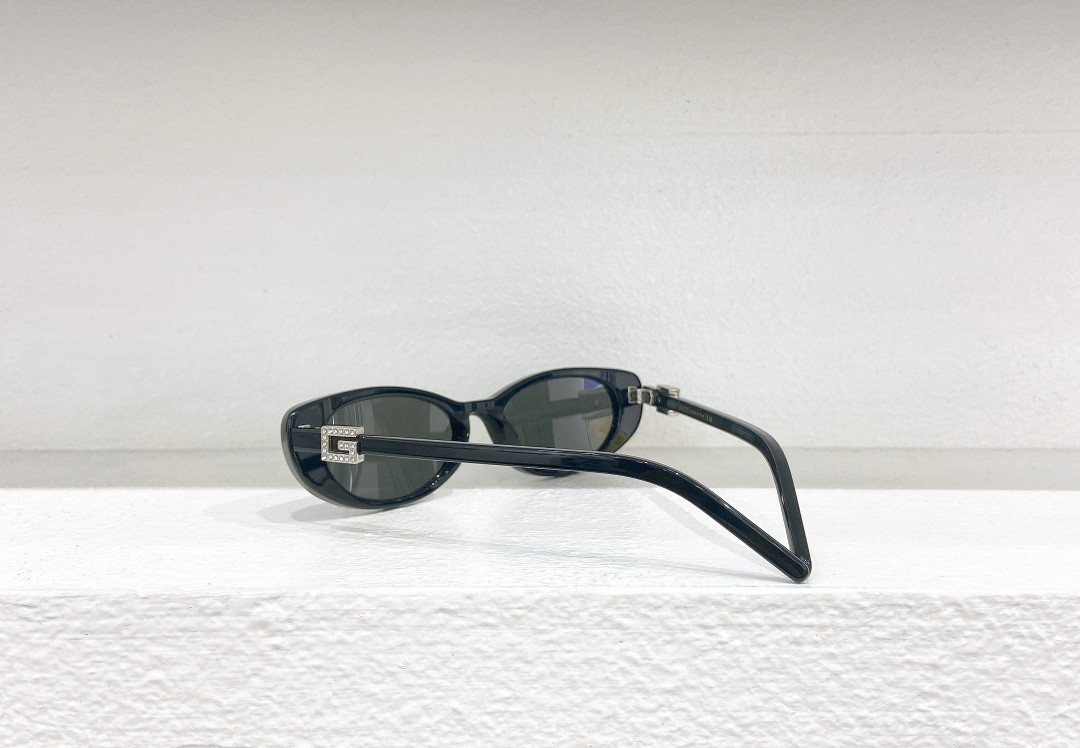 G*u*i glasses gg 1680s 52-17-140