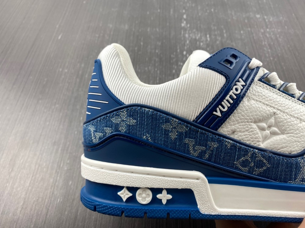1v trainer monogram De*1m white blue