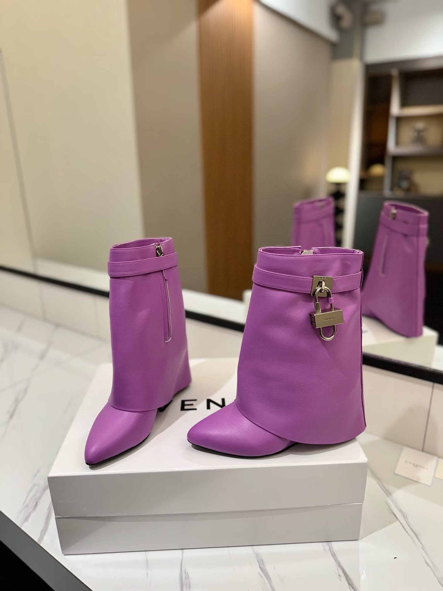 ua G1uenchy boots