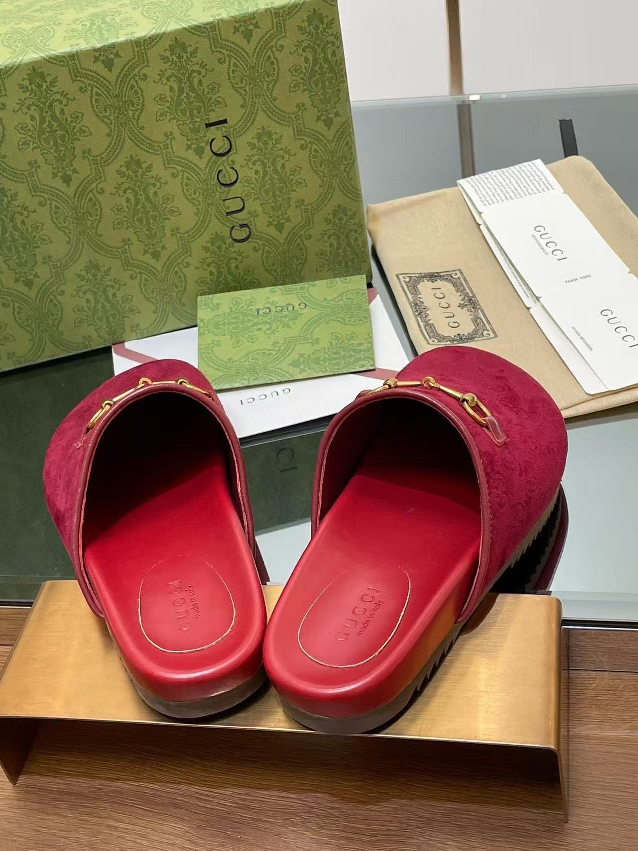 ua G*u*i slippers