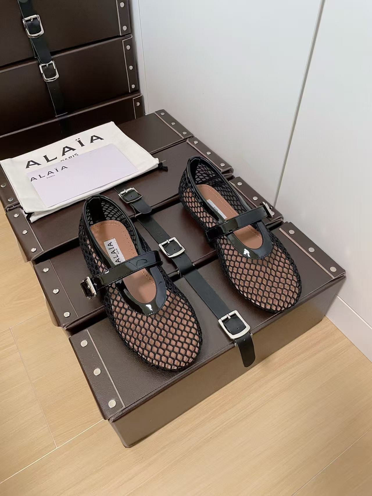 UA A1a1a BALLET FLATS IN FISHNET