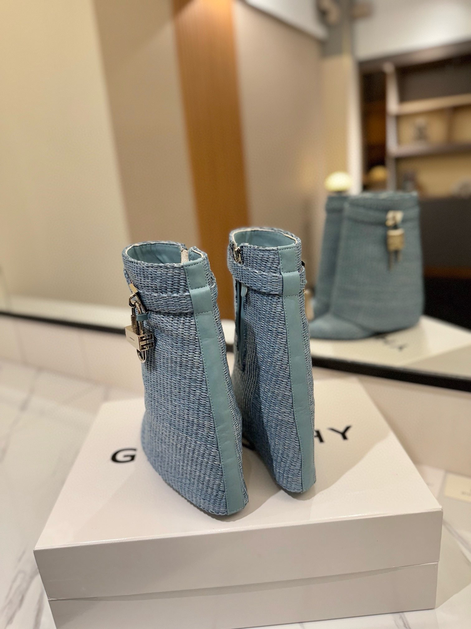 ua G1uenchy boots