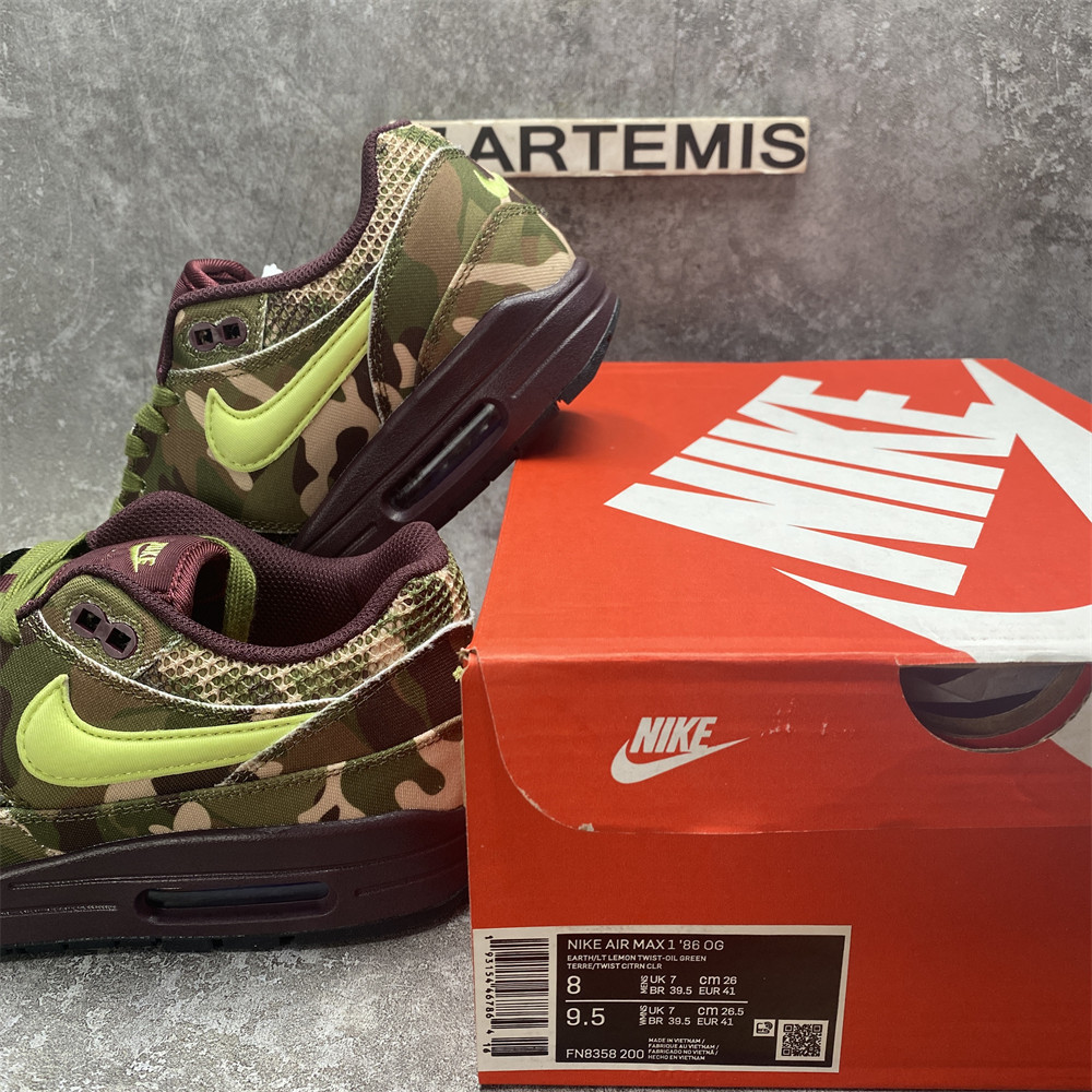 UA Nike Air Max 1