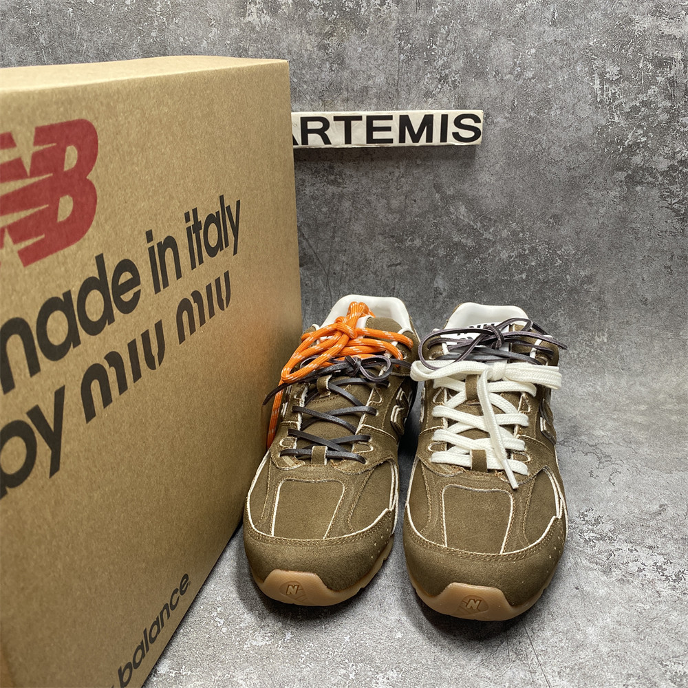 ua m1v m1v x new Ba1an*e 530 sl suede sneakers