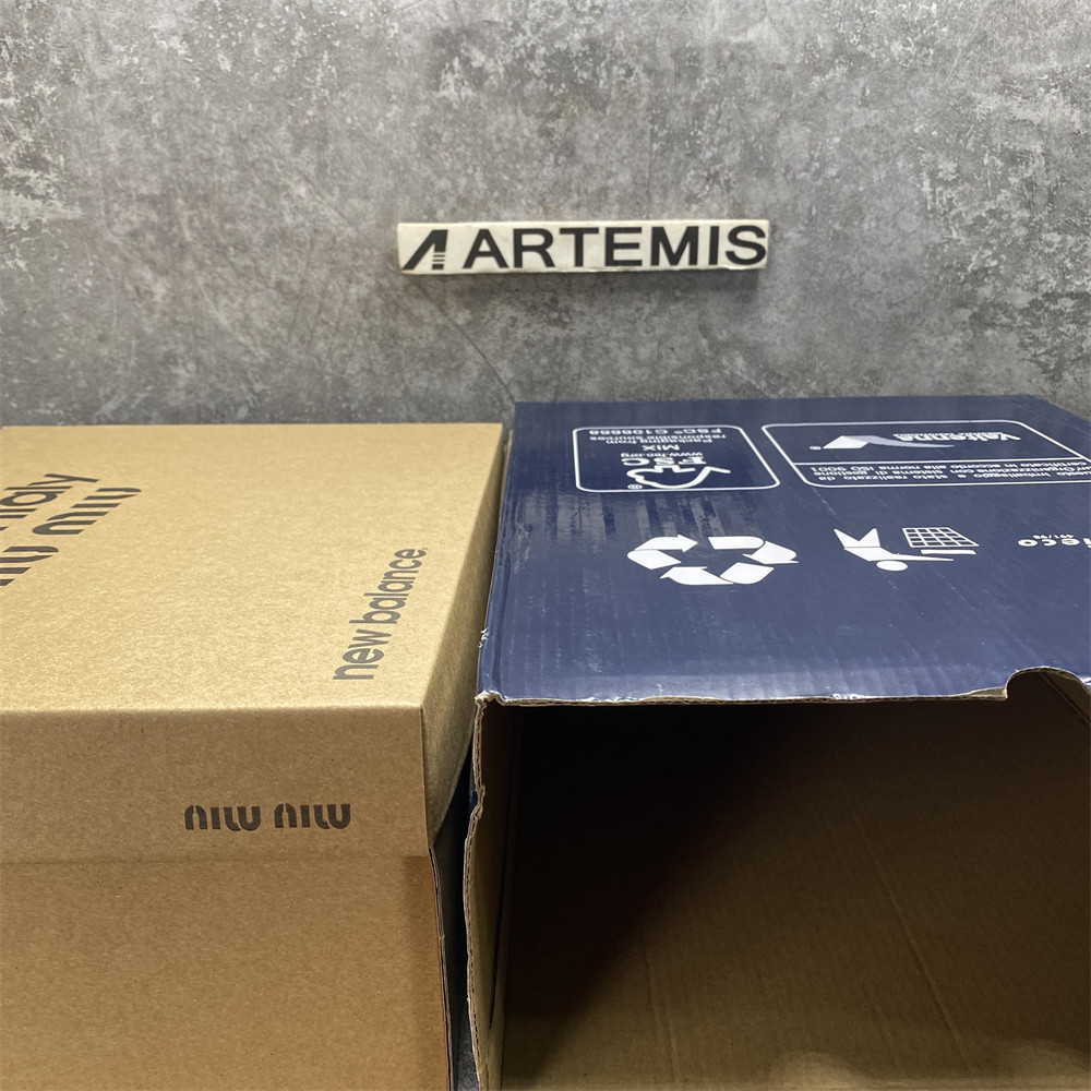 ua m1v m1v x new Ba1an*e 530 sl suede sneakers