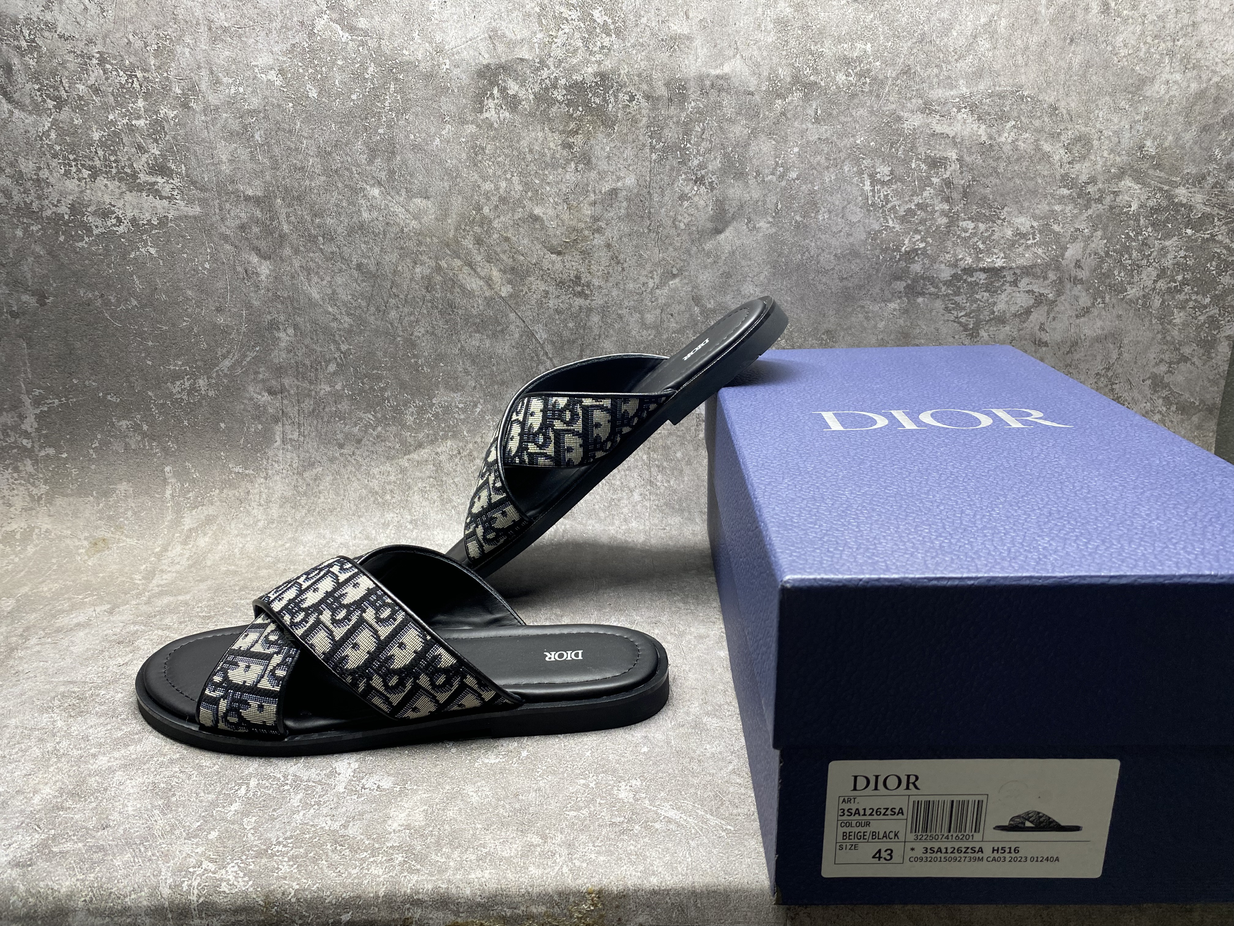 ua D*or alias sandal