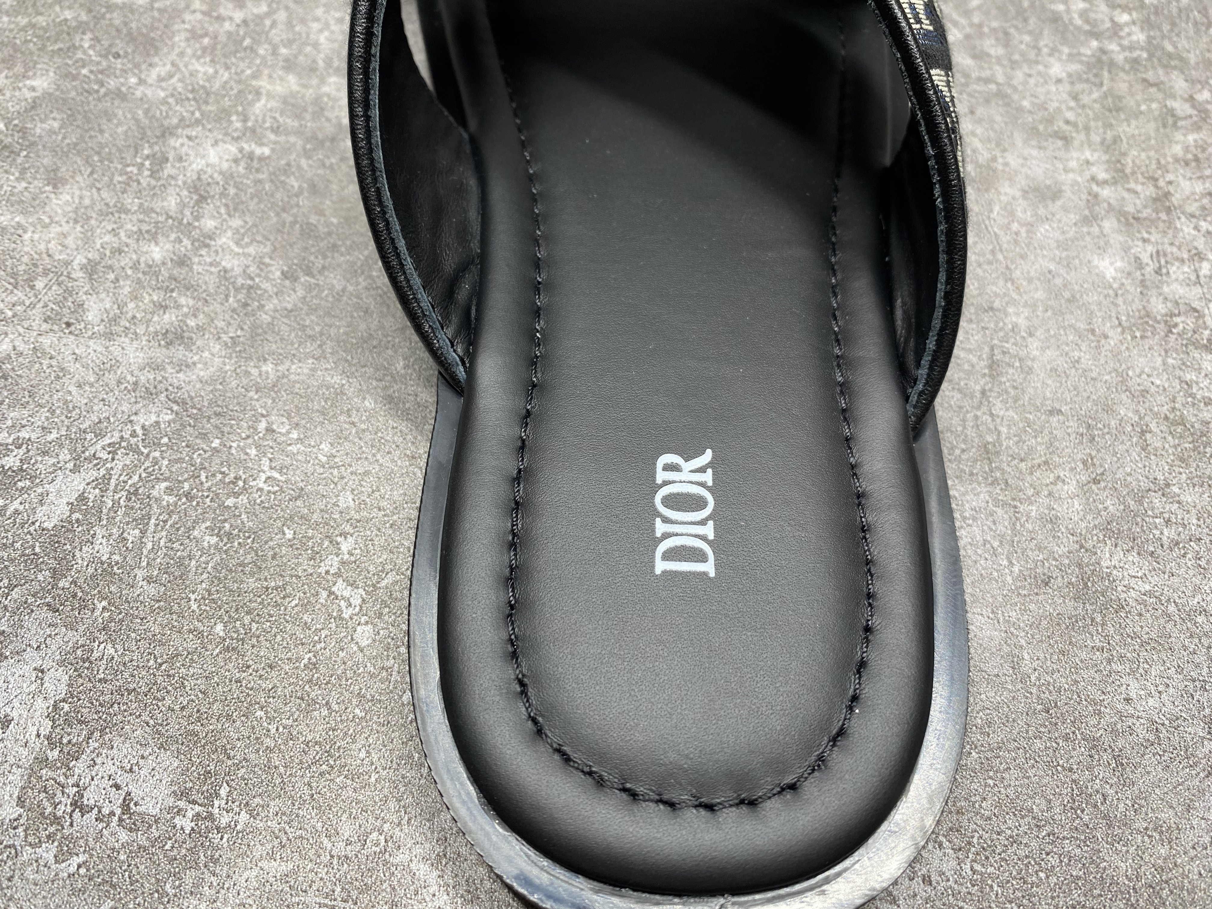 ua D*or alias sandal