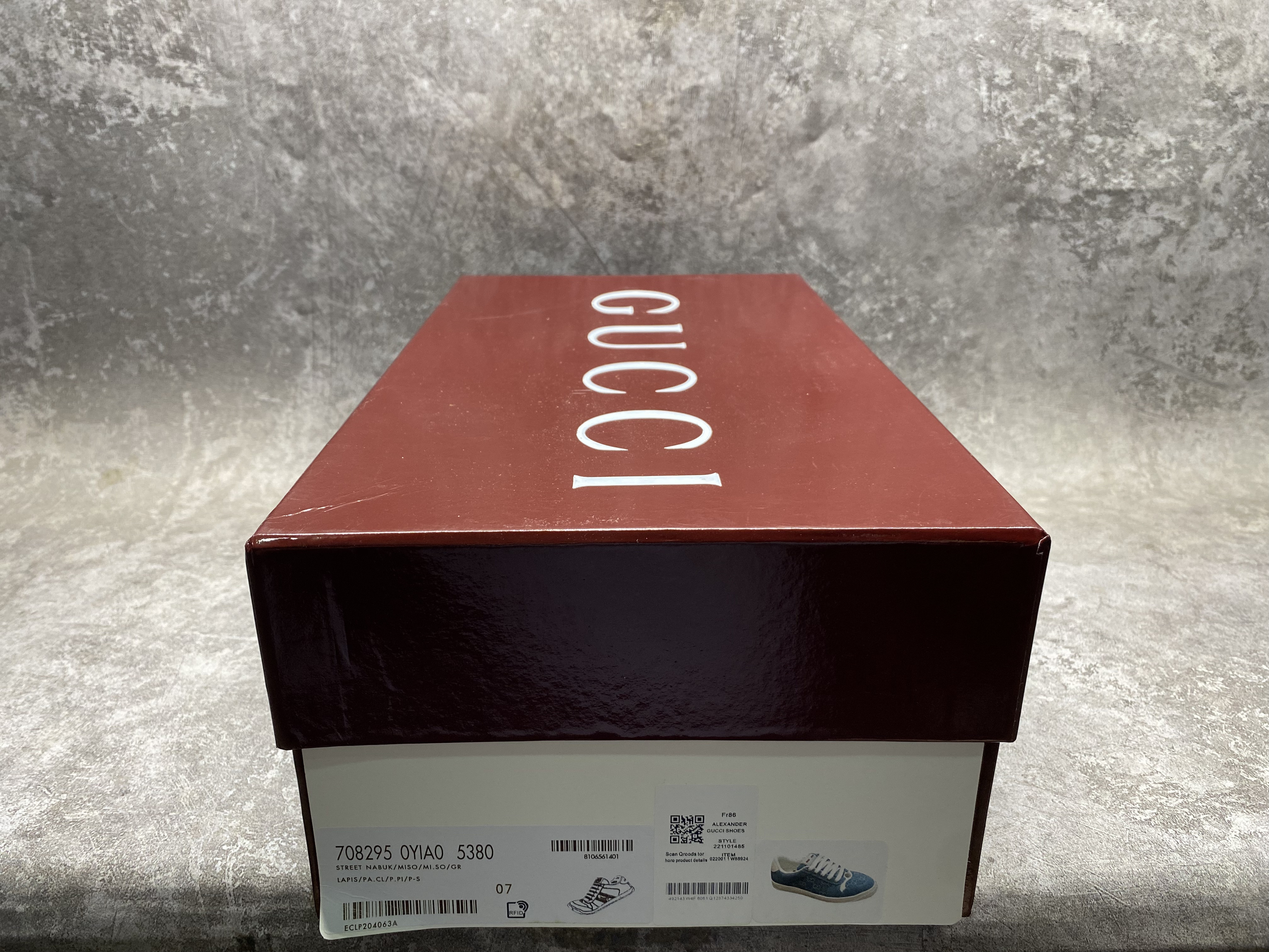 ua G*u*i sneakers