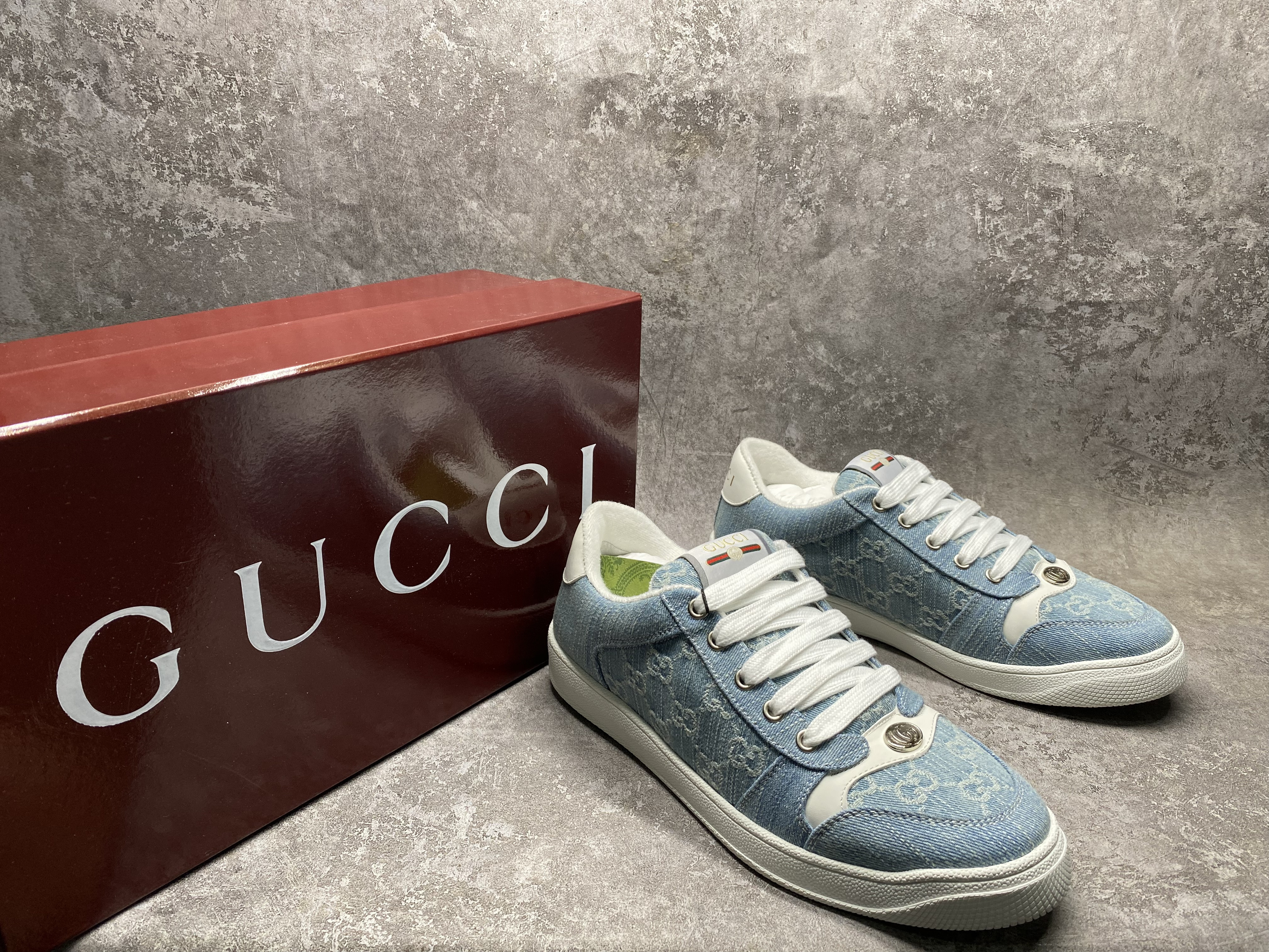 ua G*u*i sneakers