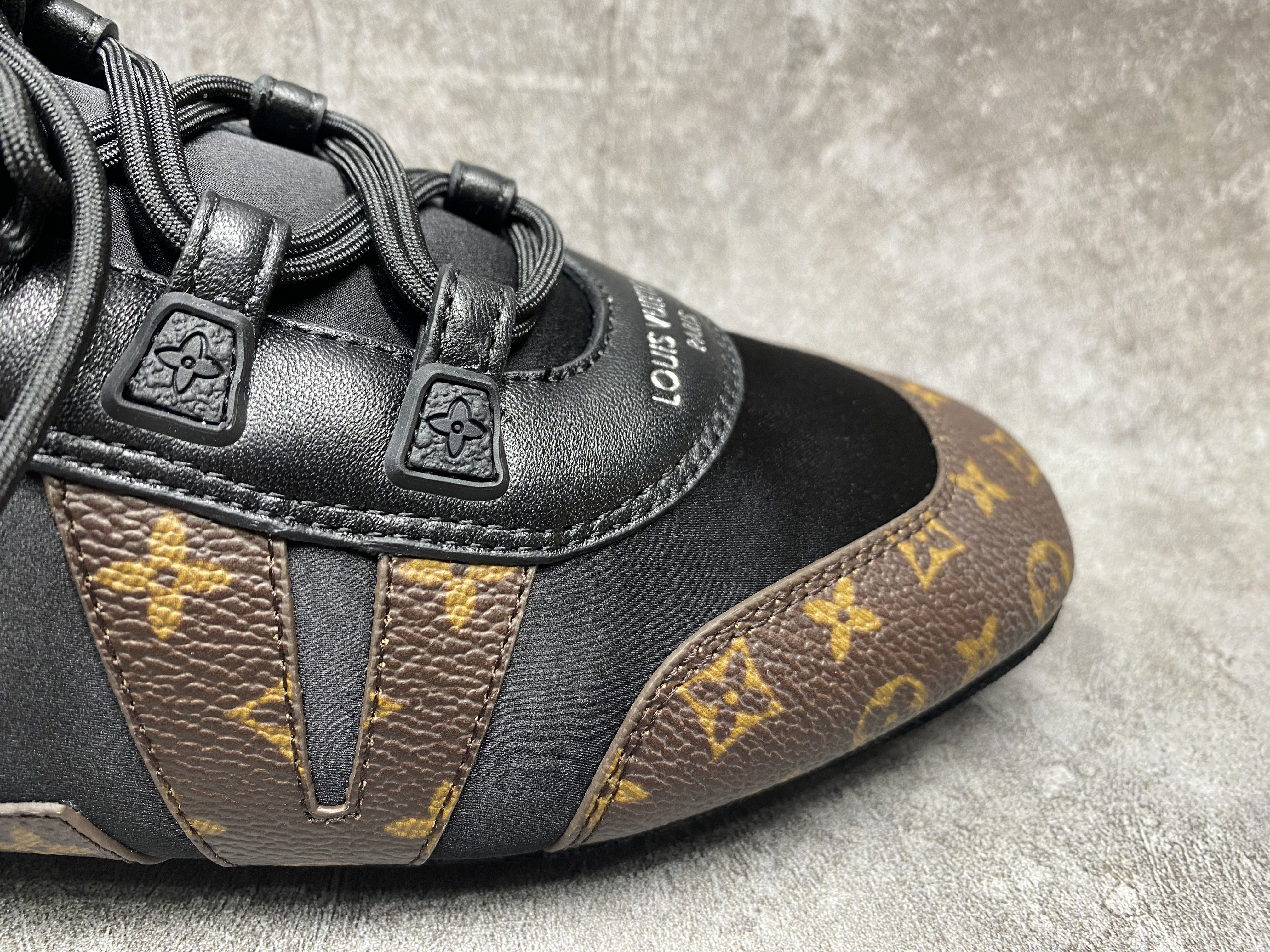 UA LV Sneaker