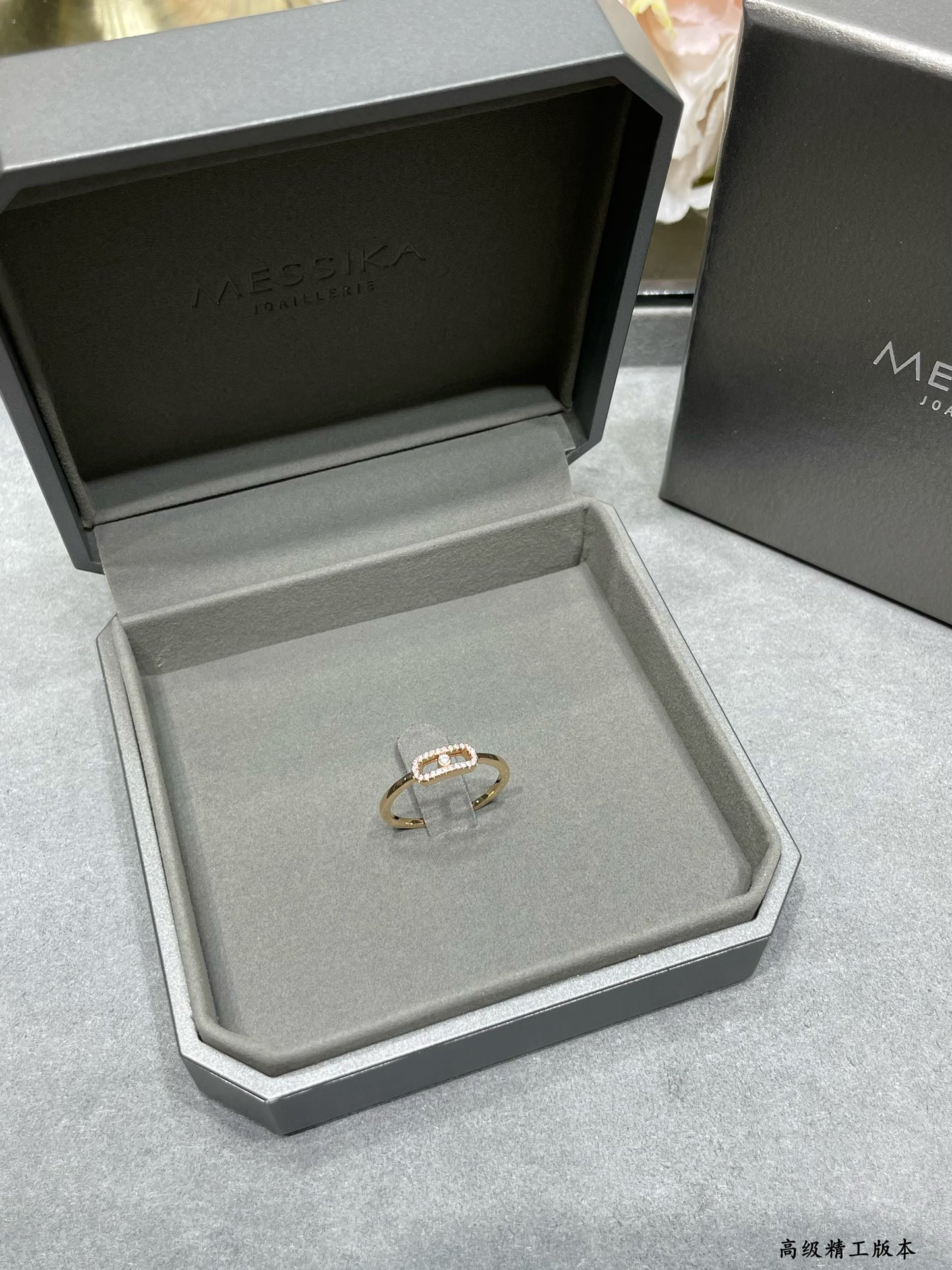 Mes1kaa single di*m*nd moving ring