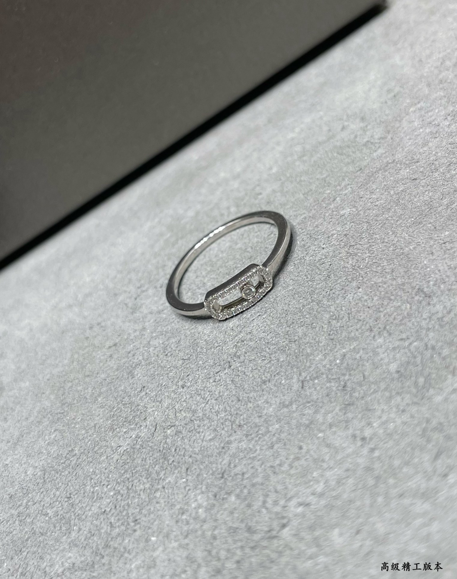 Mes1kaa single di*m*nd moving ring