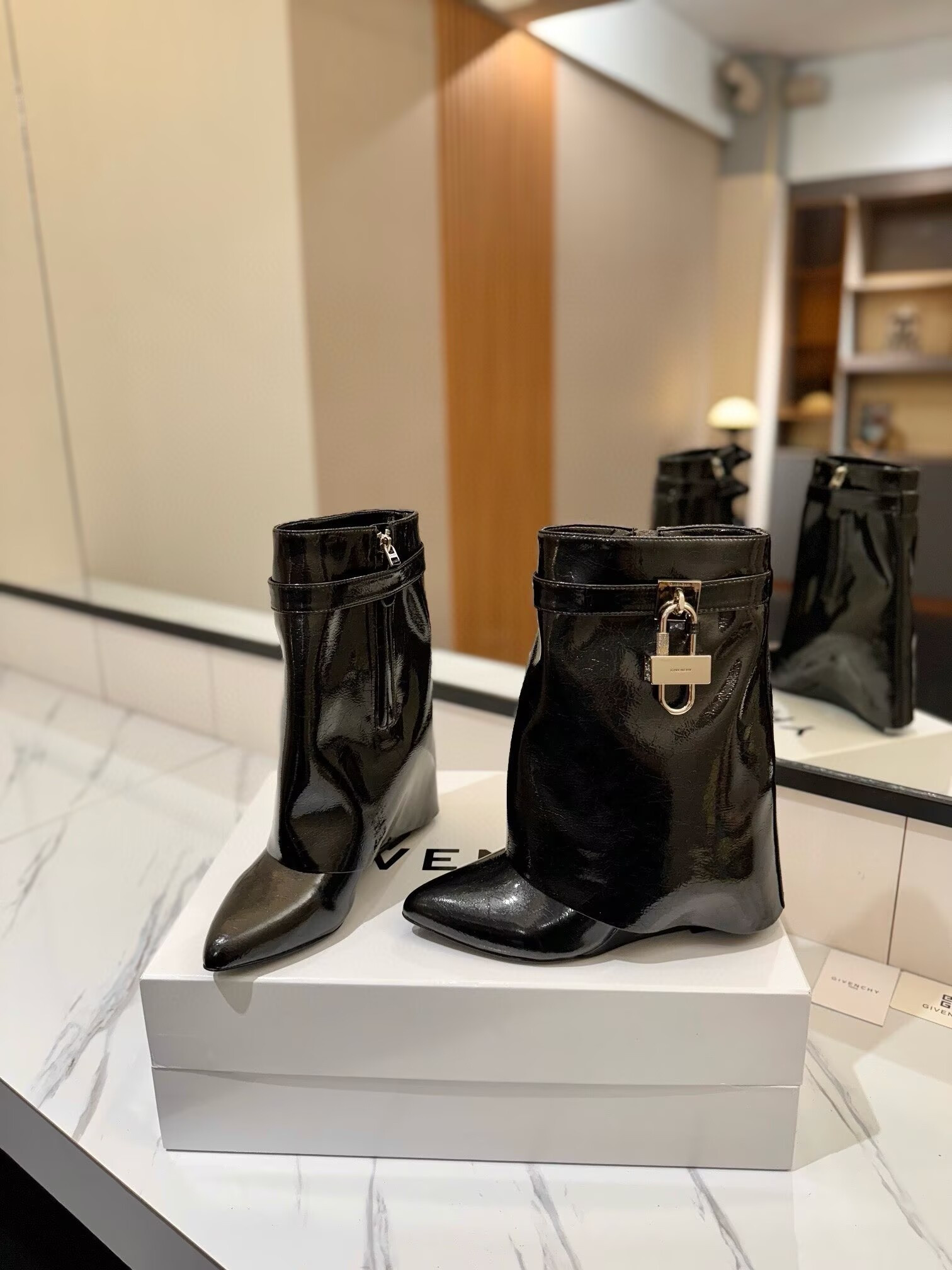 ua G1uenchy boots