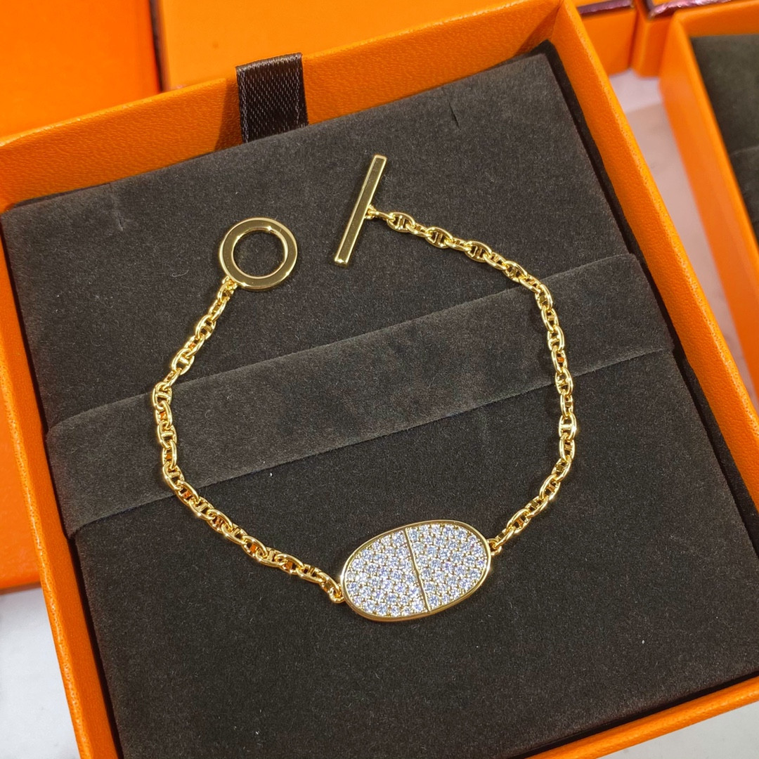 H**me5 round h pendant bracelet