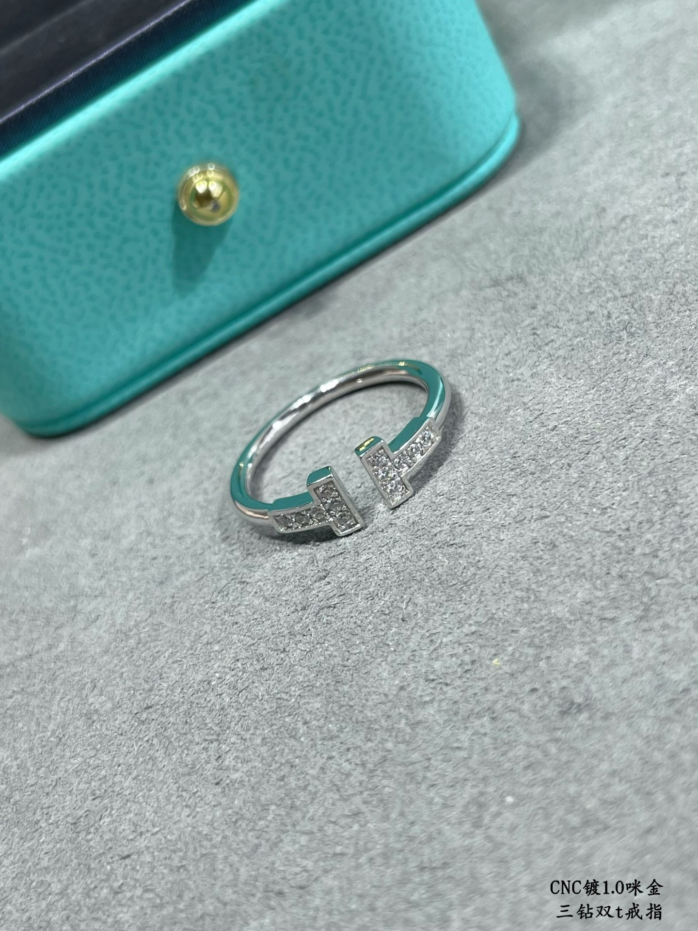 t*f*ny & co. double t Di*m*nd-banded ring