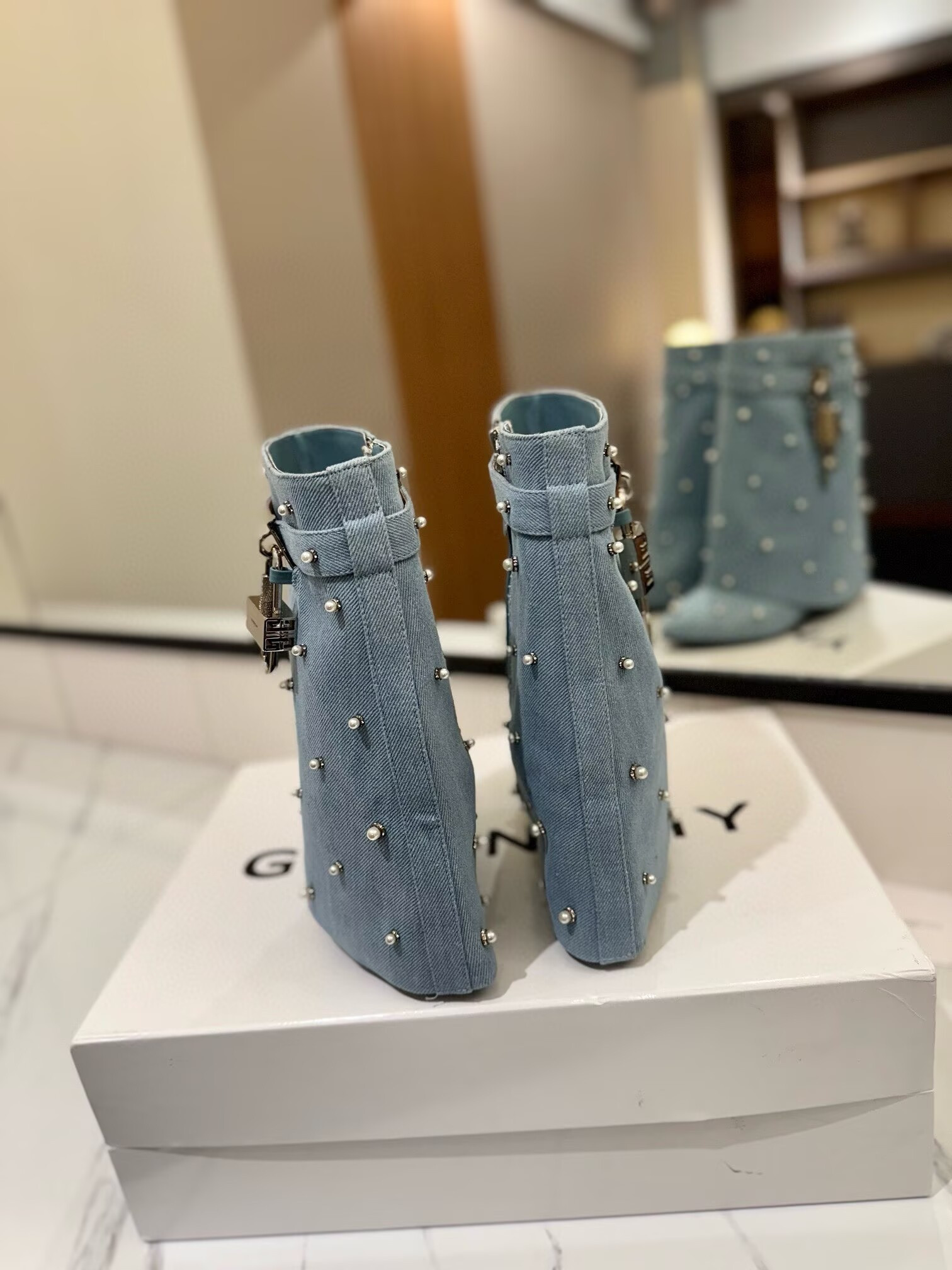 ua G1uenchy boots