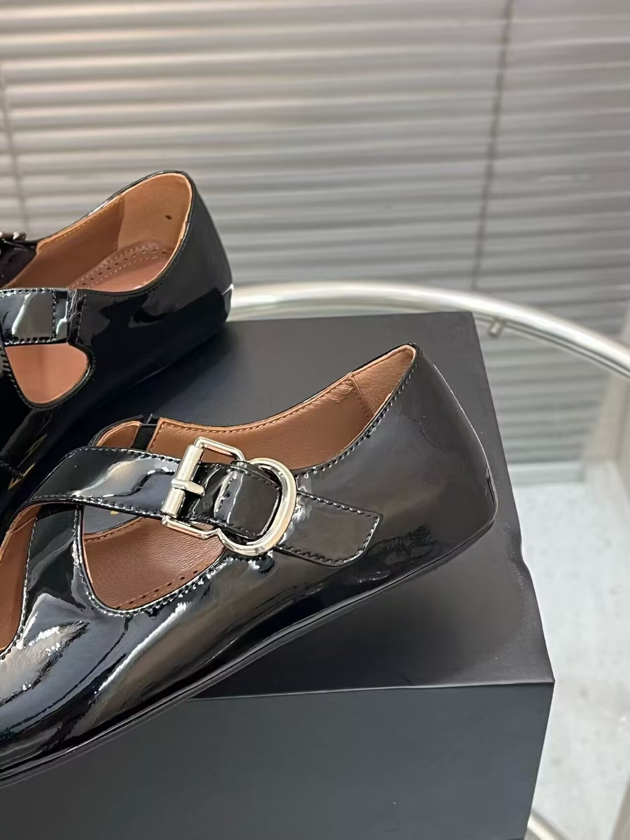 UA A1a1a CRISS CROSS BALLET FLATS