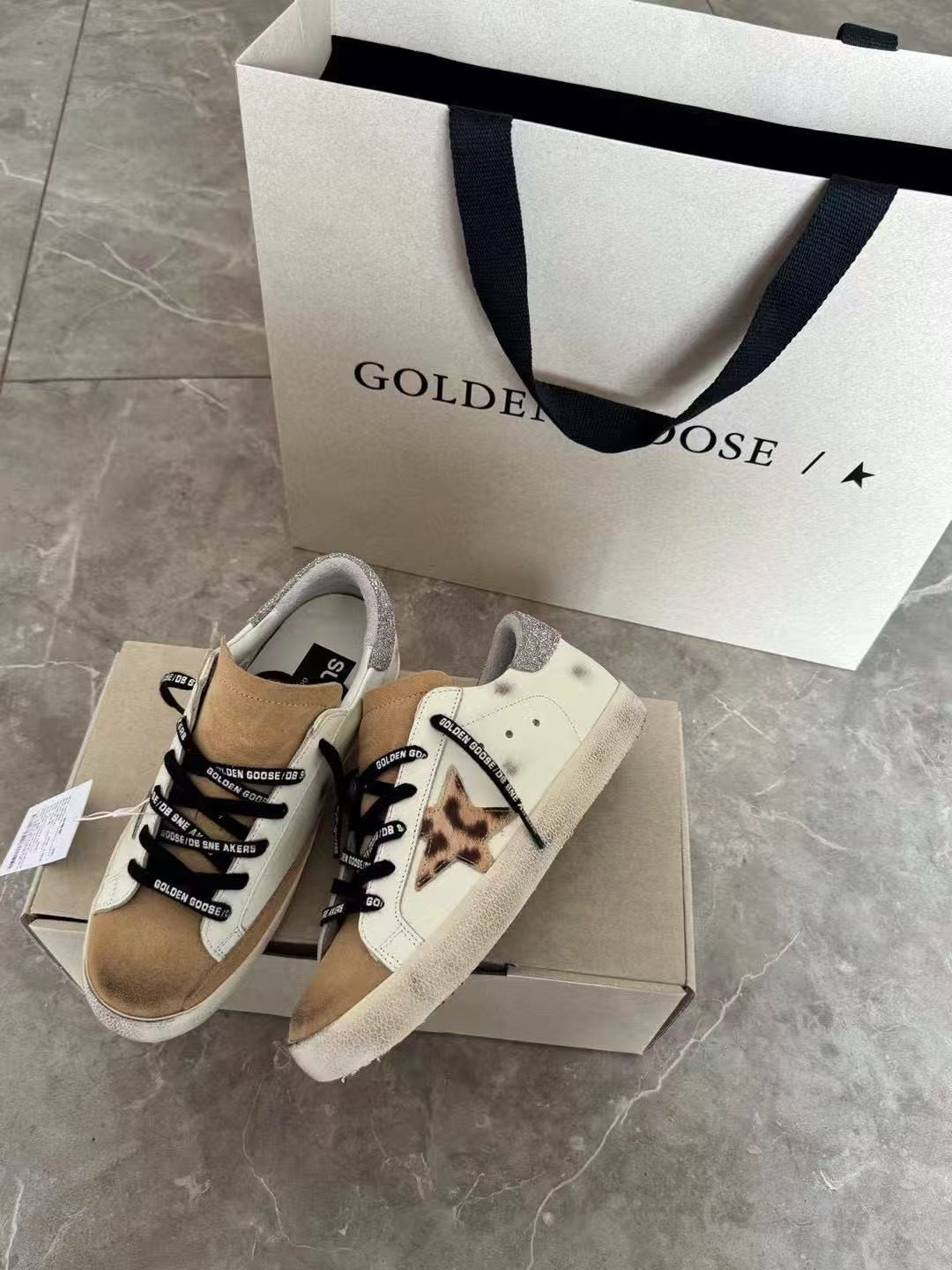 ua g01den G003e s*per-star sneaker