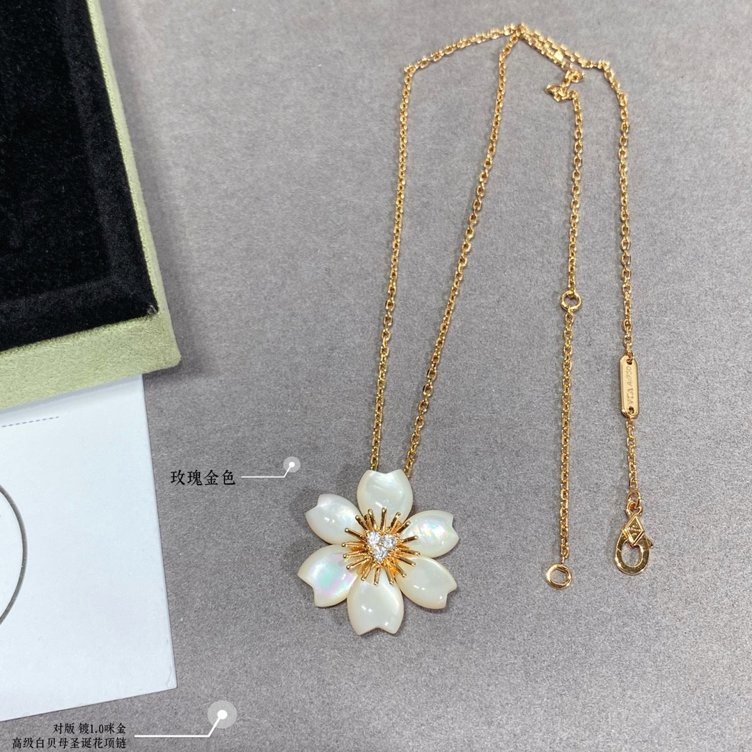 v*n cl*f & arpels preM1vm white fritillary christmas flower necklace