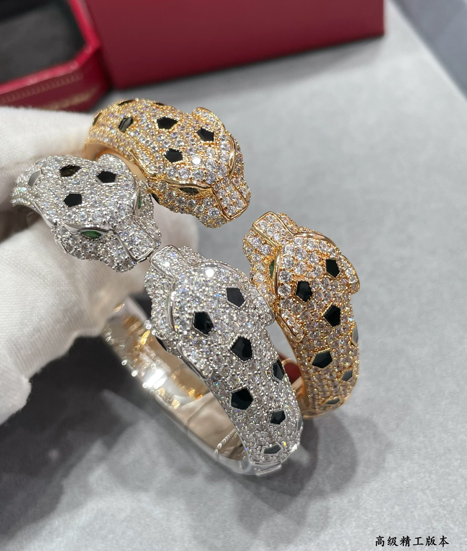 Ca*t*er double-headed spotted leopard bracelet