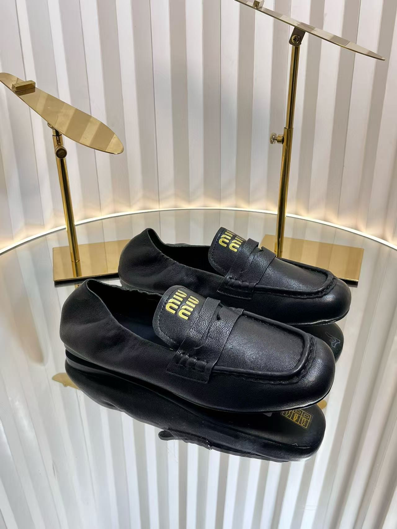 ua M1v M1v ruches nappa leather loafers