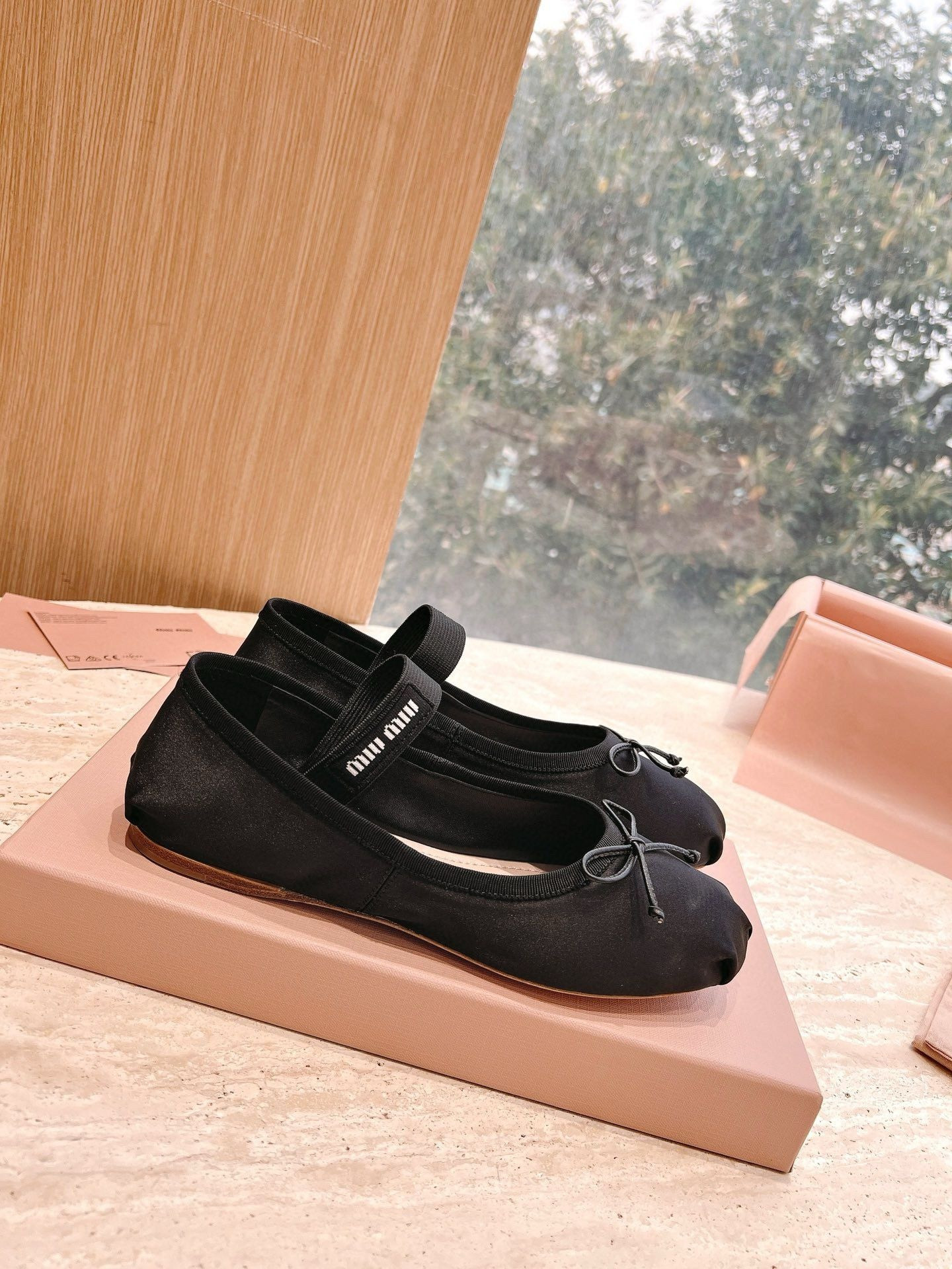 ua M1v M1v satin ballerinas
