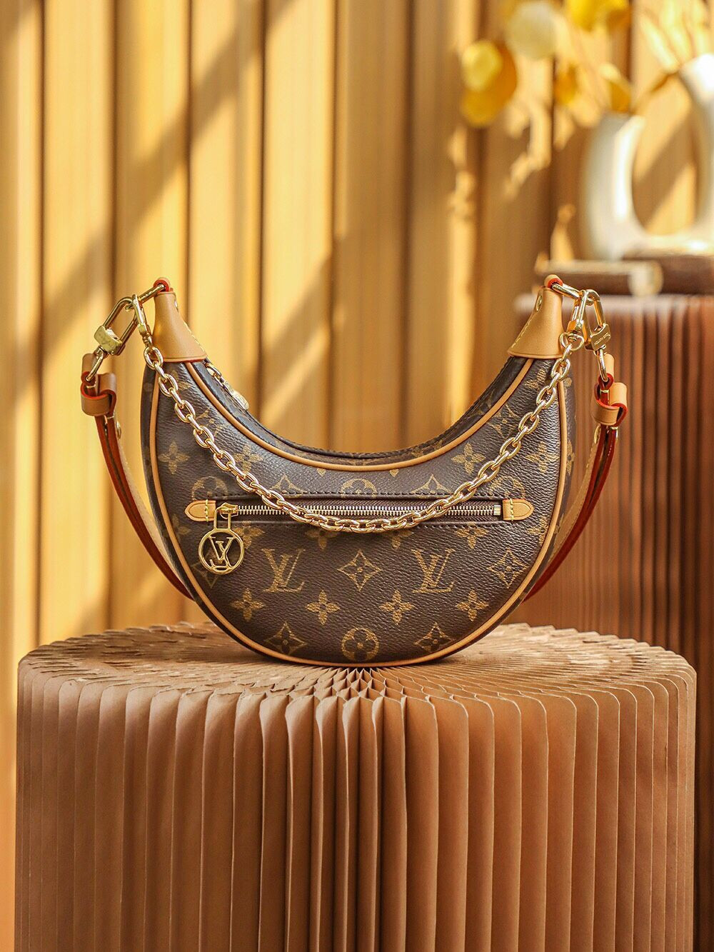 LV Loop M81098 23x13x6CM