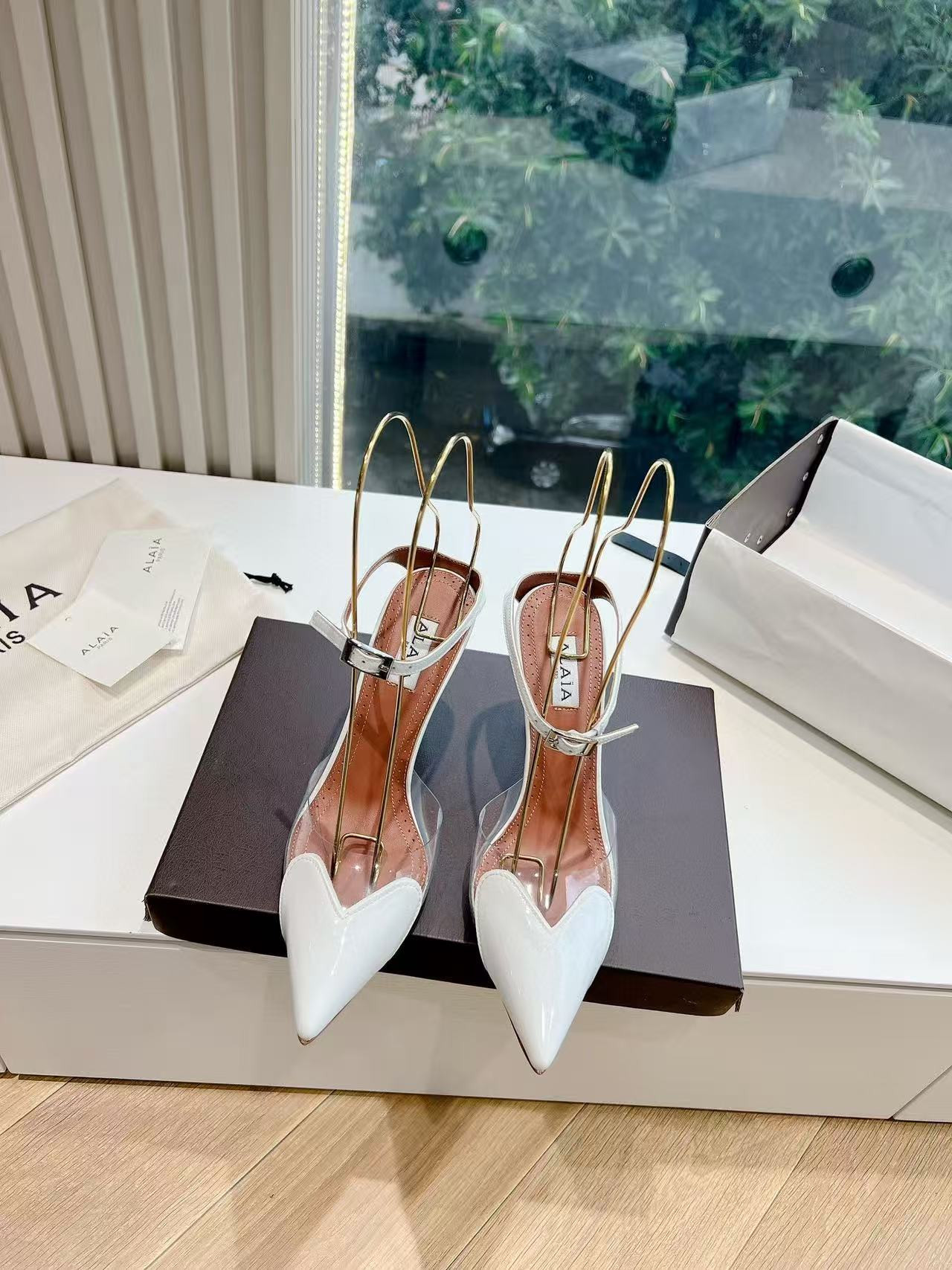 UA A1a1a Patent Heart-Toe Stiletto Pumps