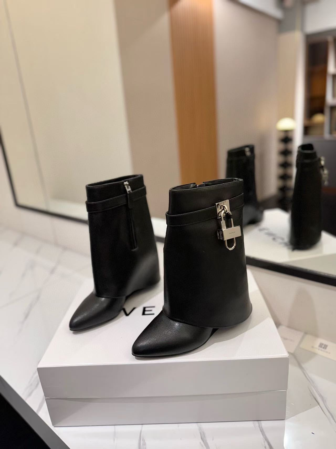 ua G1uenchy boots