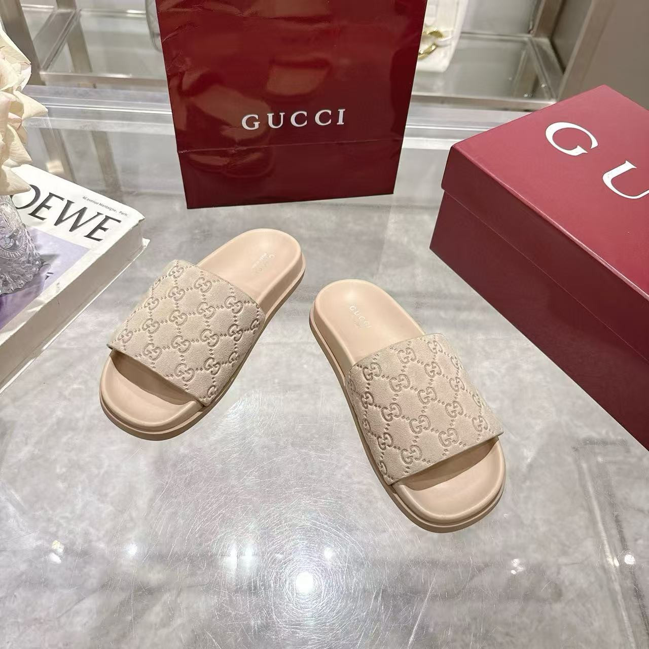 ua G*u*i sandals