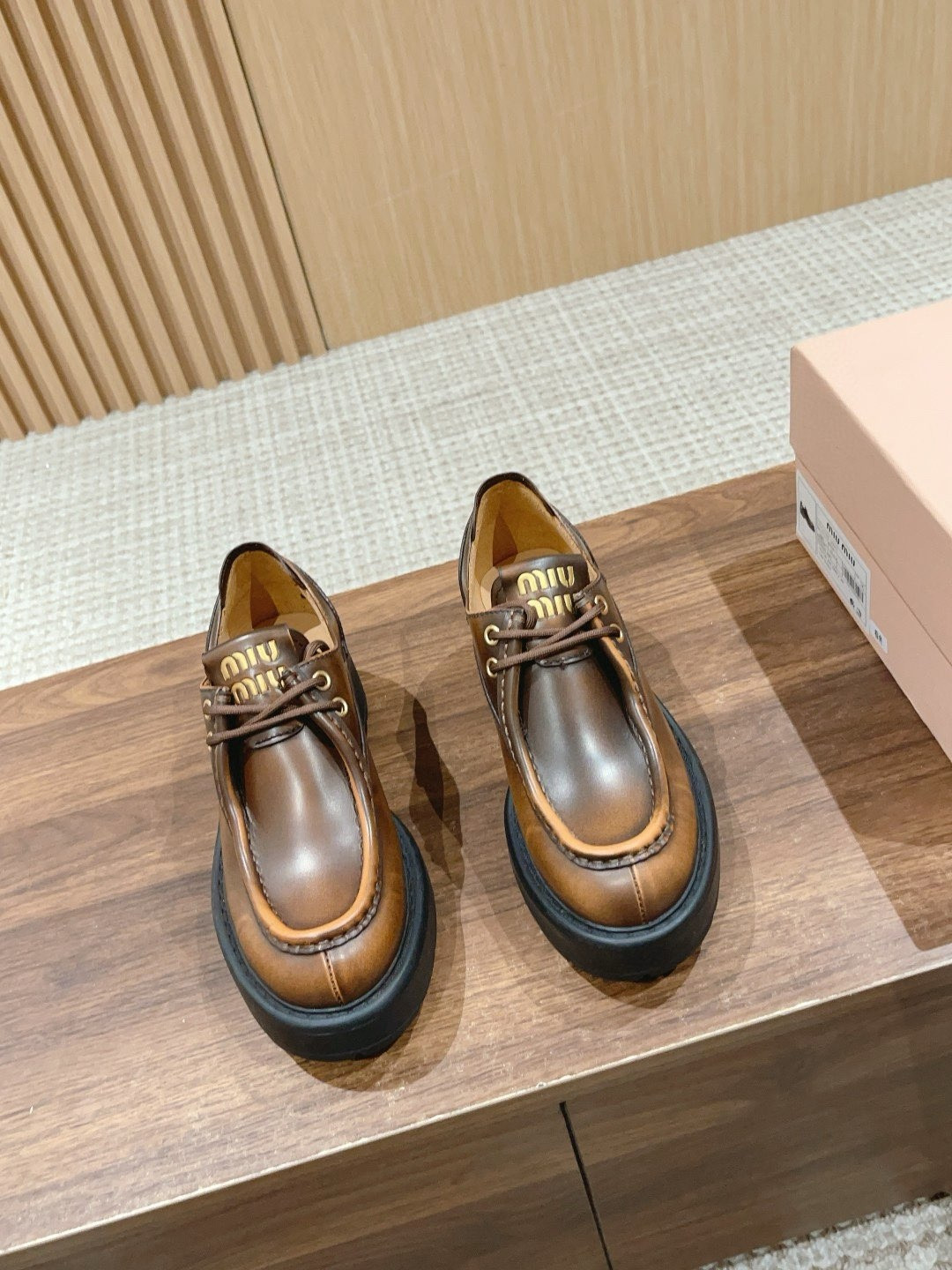 ua M1v M1v laced fumé leather loafers