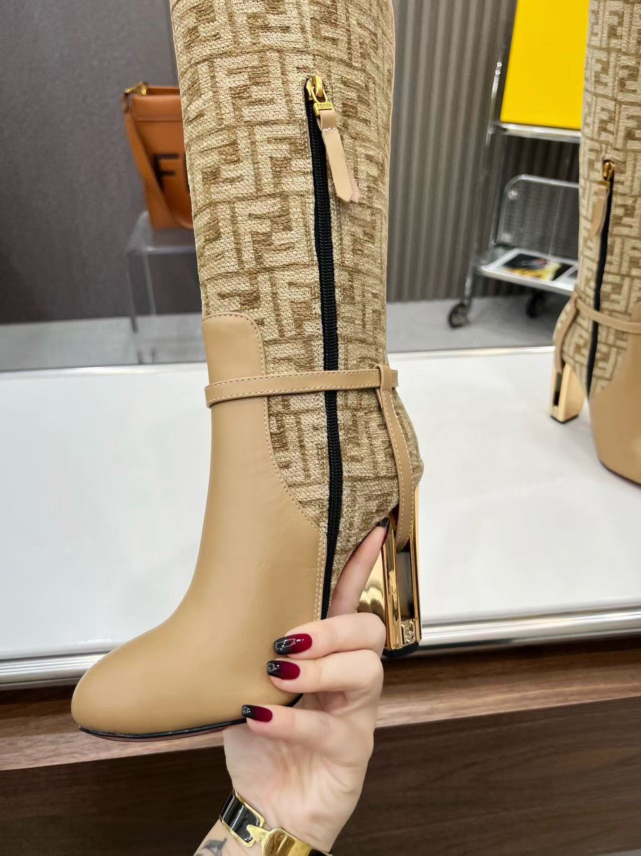 ua F**di boots